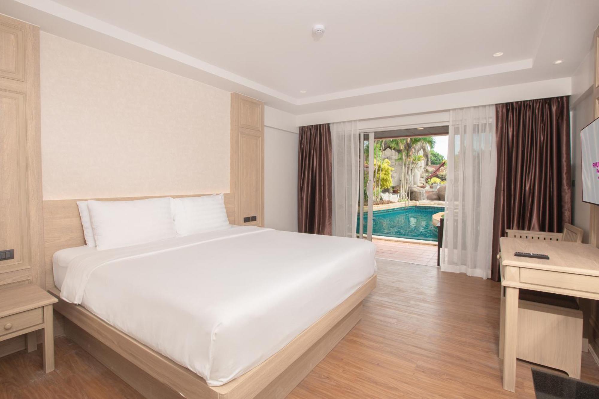 Pool Access Room