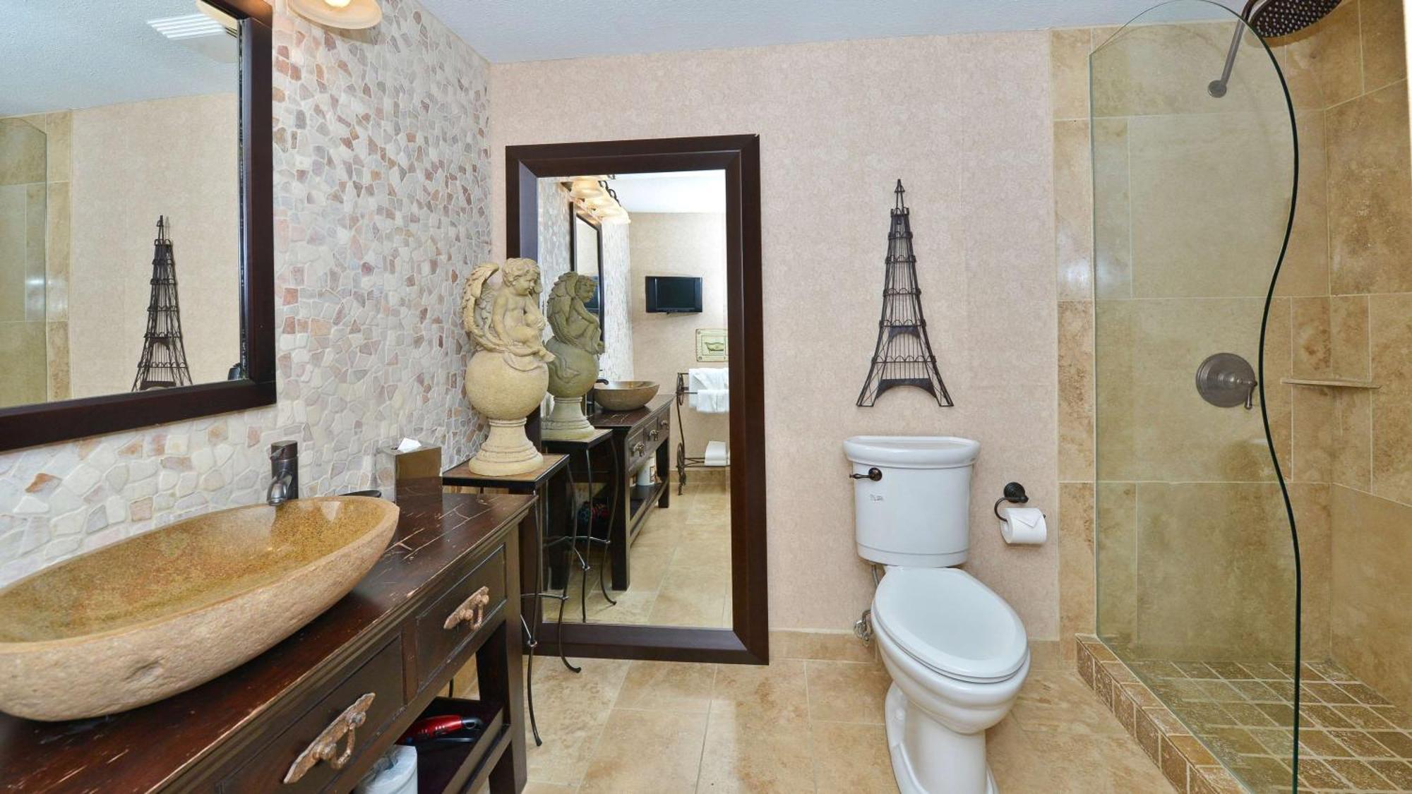 King Suite with Jetted Tub and Patio - Non-Smoking,1622032794:JPEG