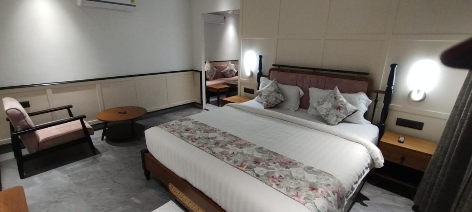 Quadruple Room with Balcony,1622102371:JPEG