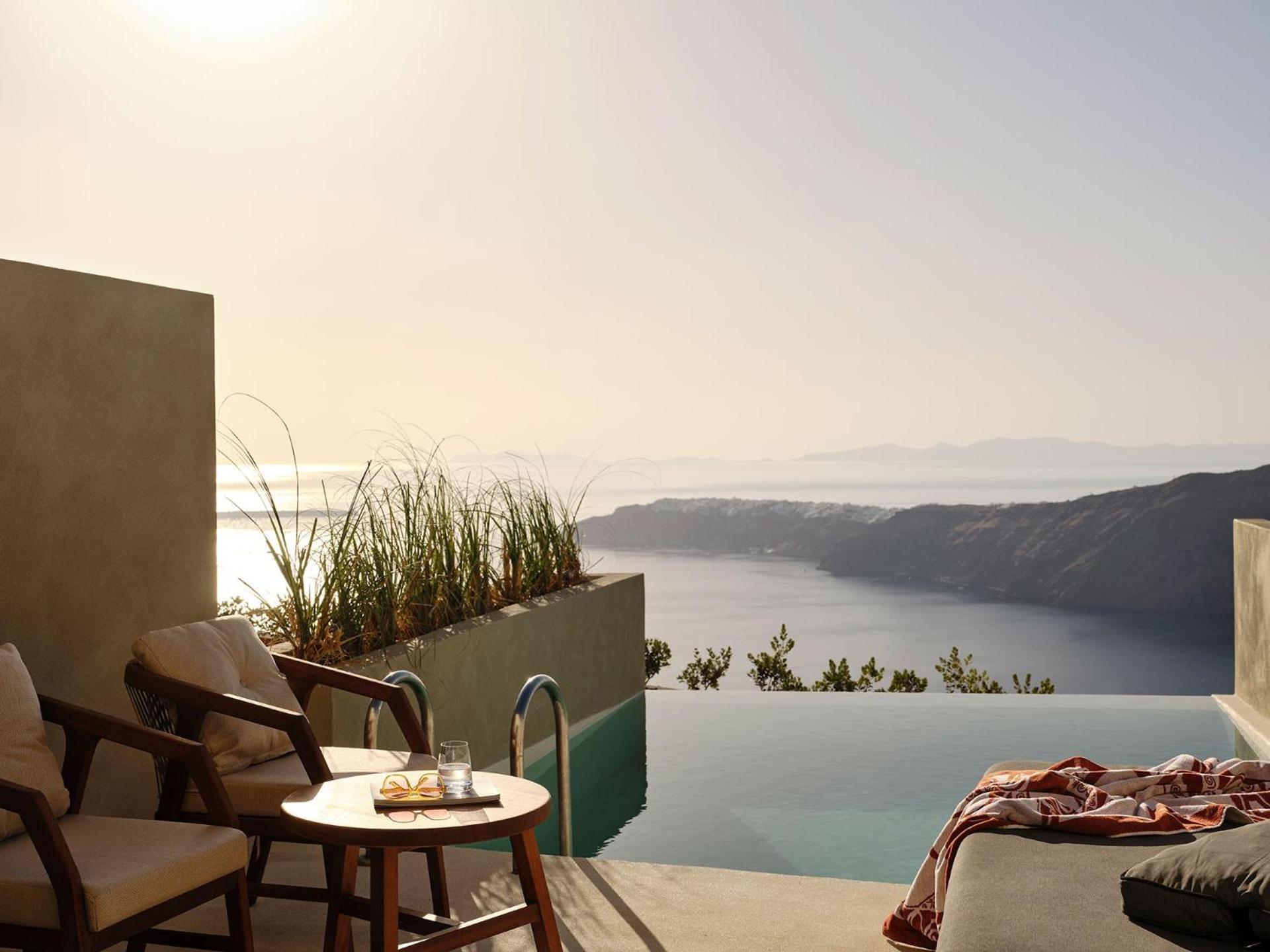 Cozy Suite with Private Infinity Pool and Caldera View,1622888993:JPEG