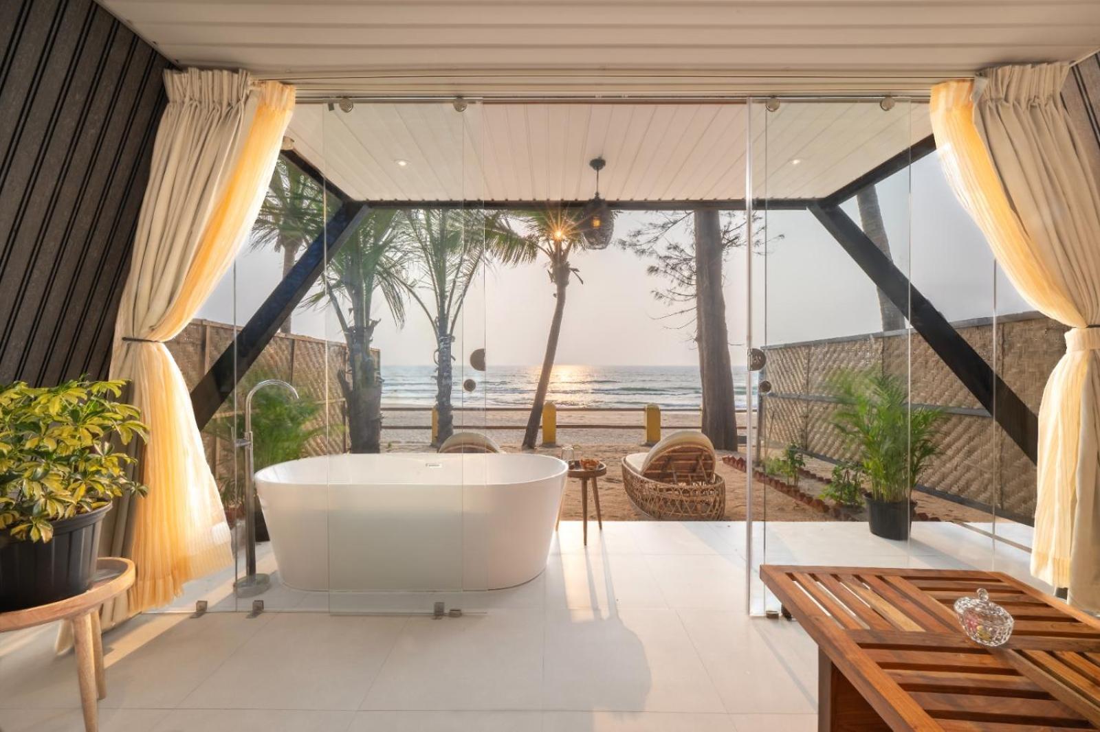 Premium Seafront With Bathtub - 10% off on Spa session for couples