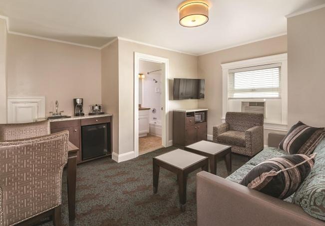 One-Bedroom Suite
