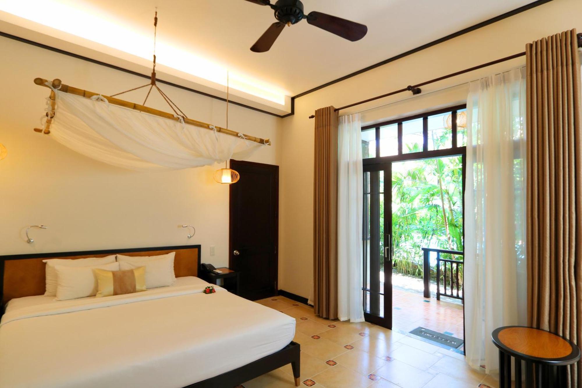 Deluxe Garden View Room