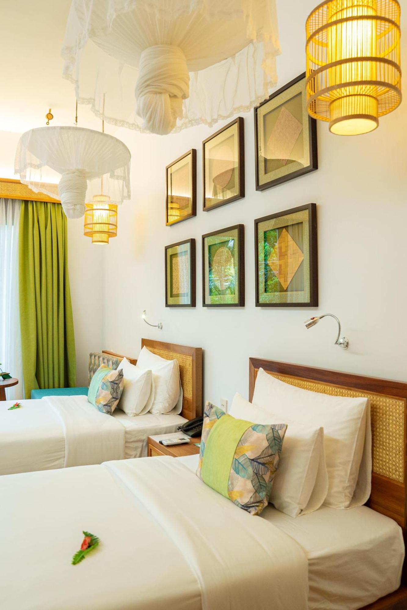 Cozy Double or Twin Room Shared Balcony