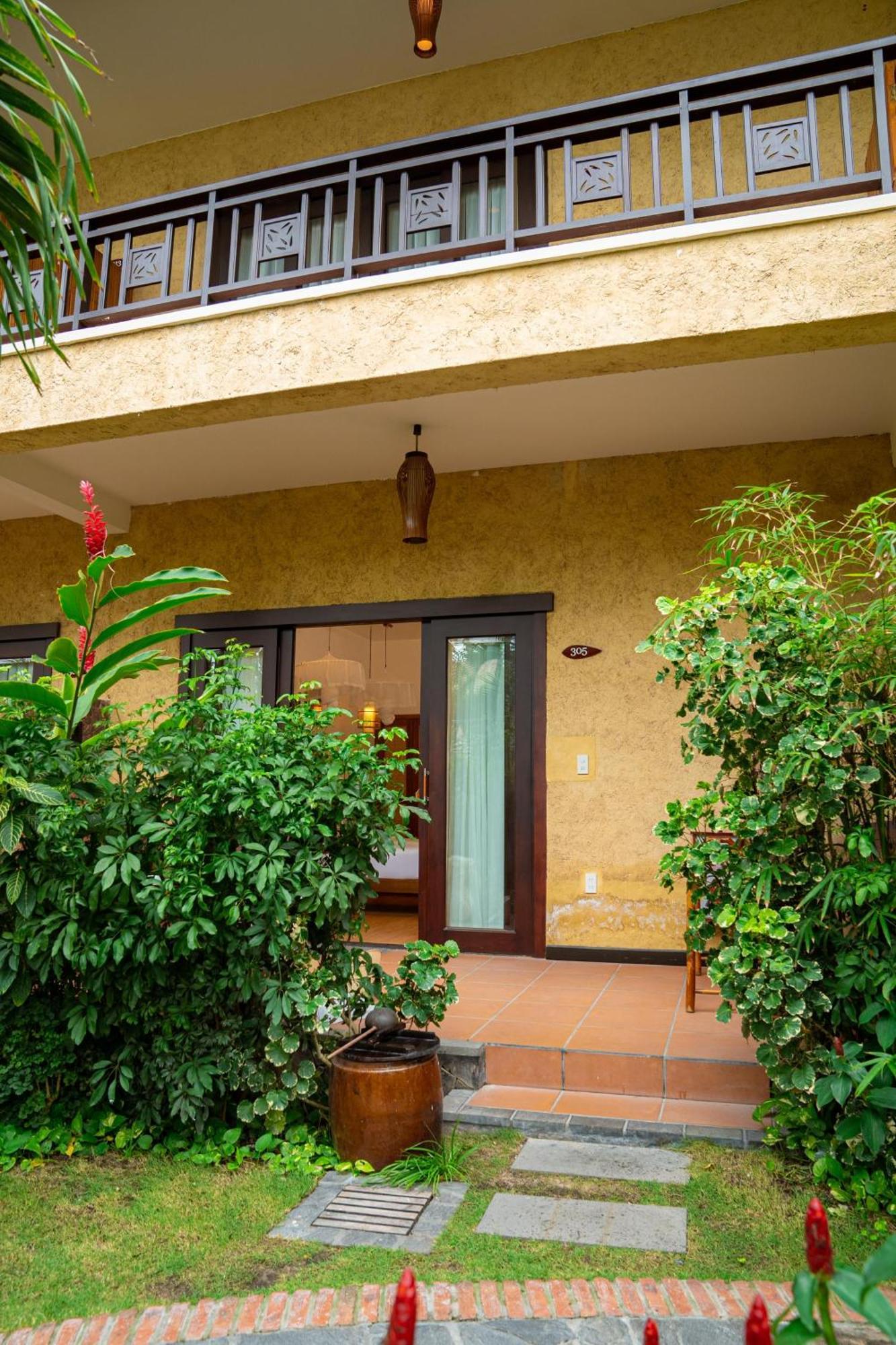 Cozy Double or Twin Room Shared Balcony