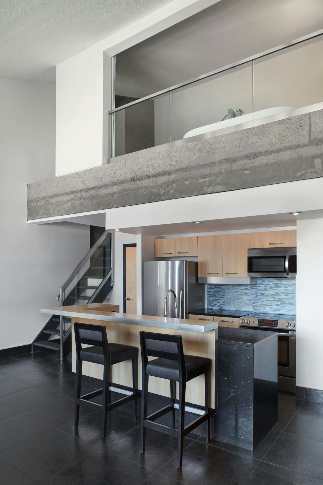 Two-Bedroom Penthouse Suite with One King Bed and Two Twin Beds with Sofa Bed,1632208925:JPEG
