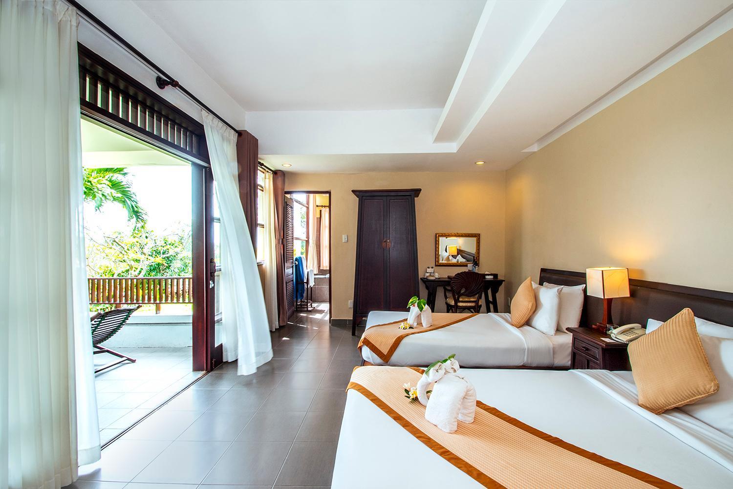 Three-Bedroom Hillside Villa Private Pool