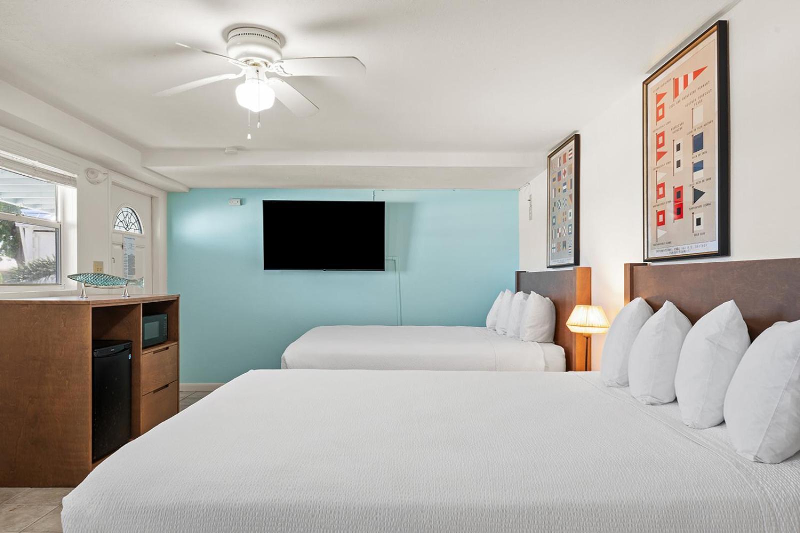 Standard Queen or Queen Accessible Room,1636021902:JPEG
