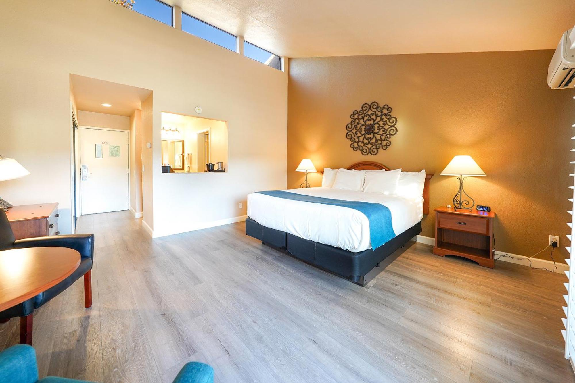 King Room,1636751032:JPEG