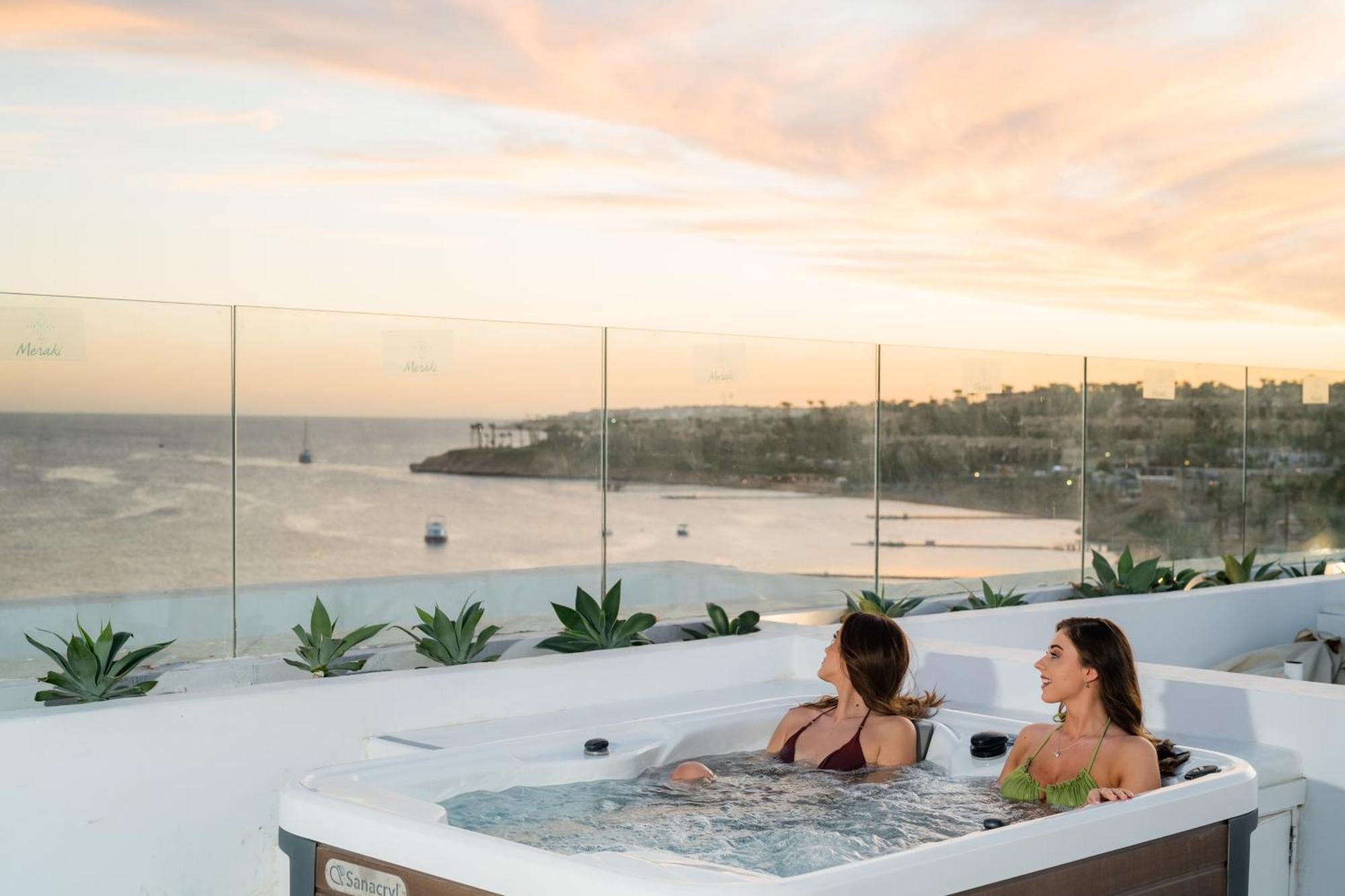 The Party Never Ends Jacuzzi Suite,1636840394:JPEG