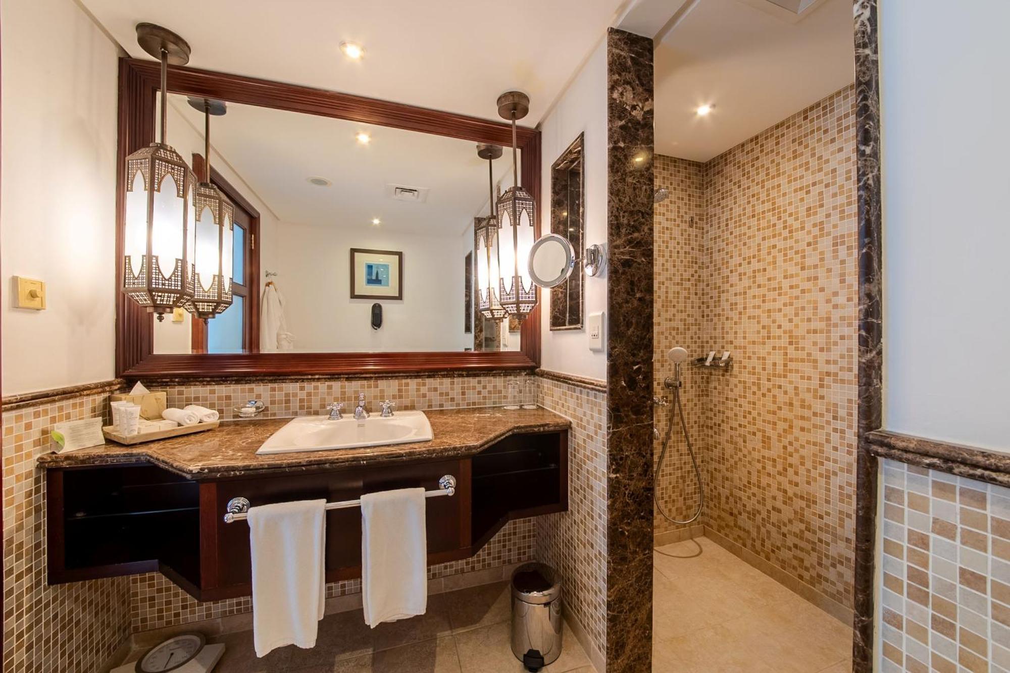 Signature Deluxe Room Sea View,1637706927:JPEG