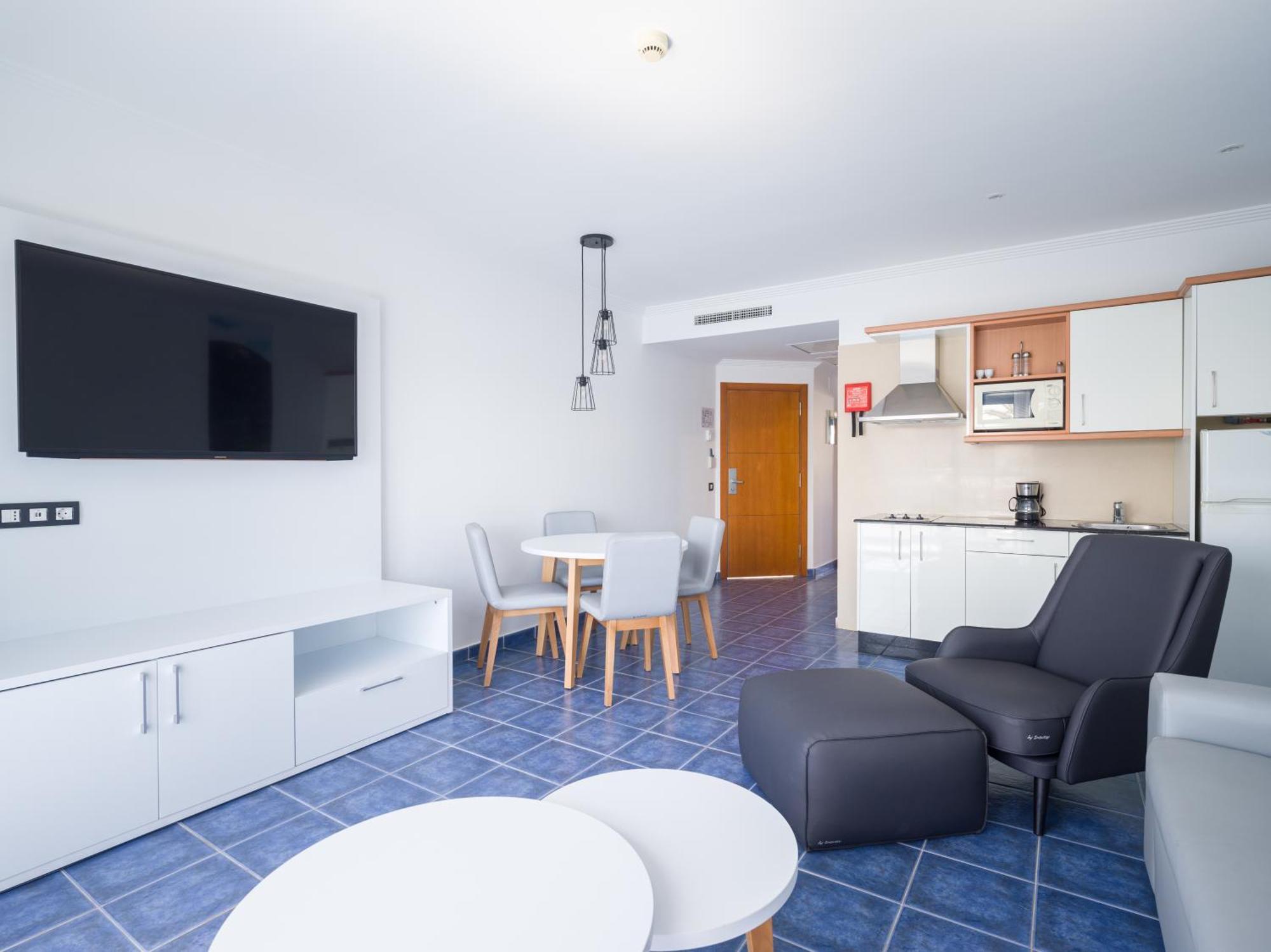 Family Room,1637708504:JPEG