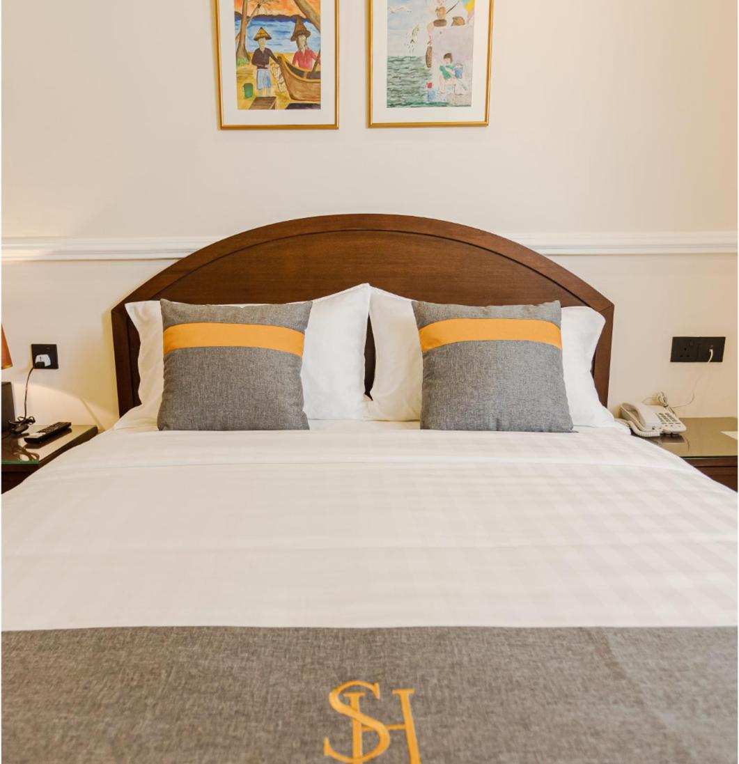 Standard Queen Room