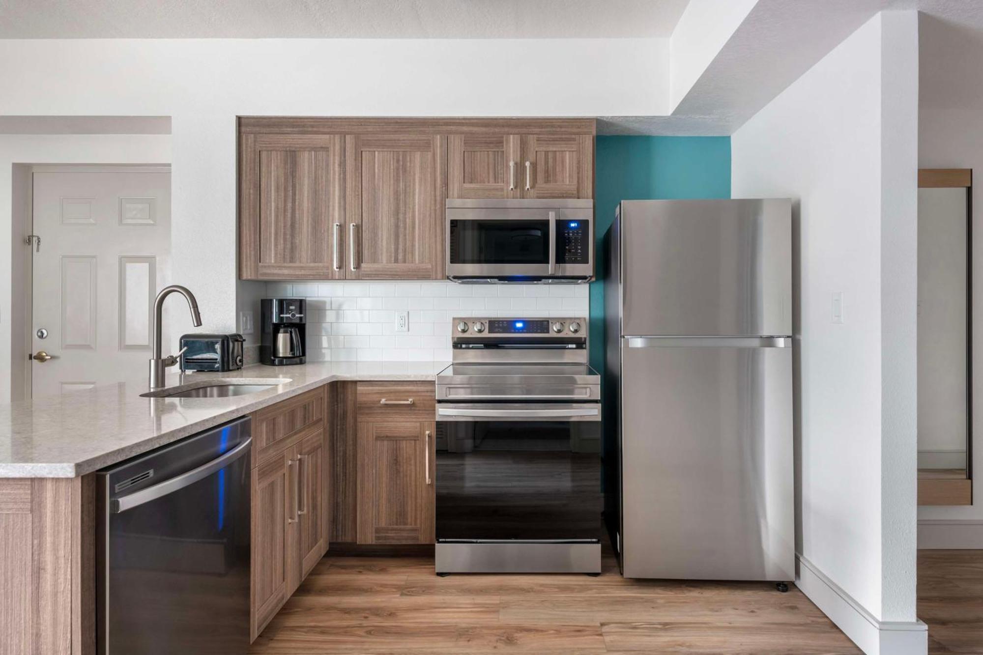 One-Bedroom Queen Suite,1641010260:JPEG