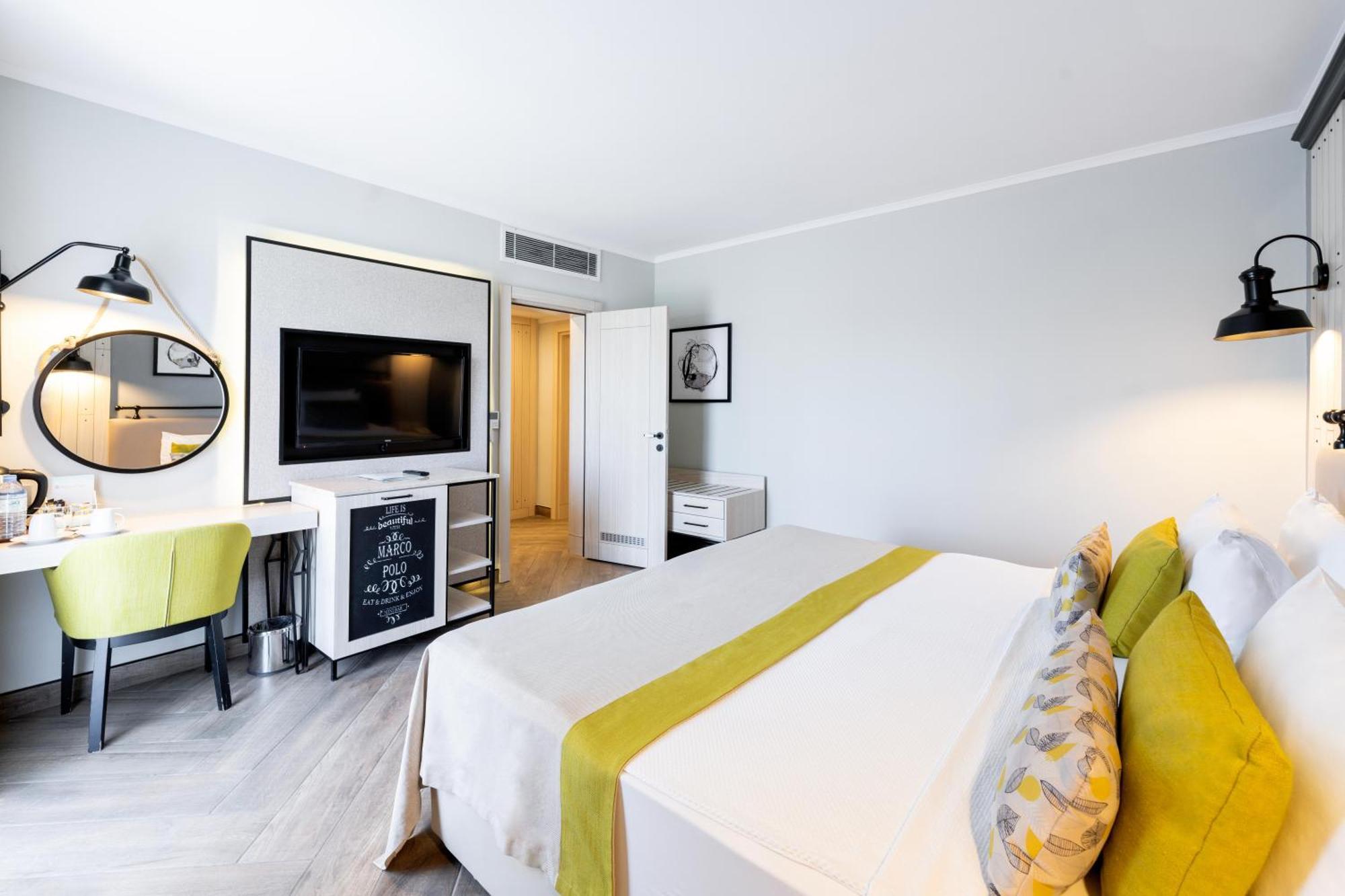 Family Room,1644417827:JPEG