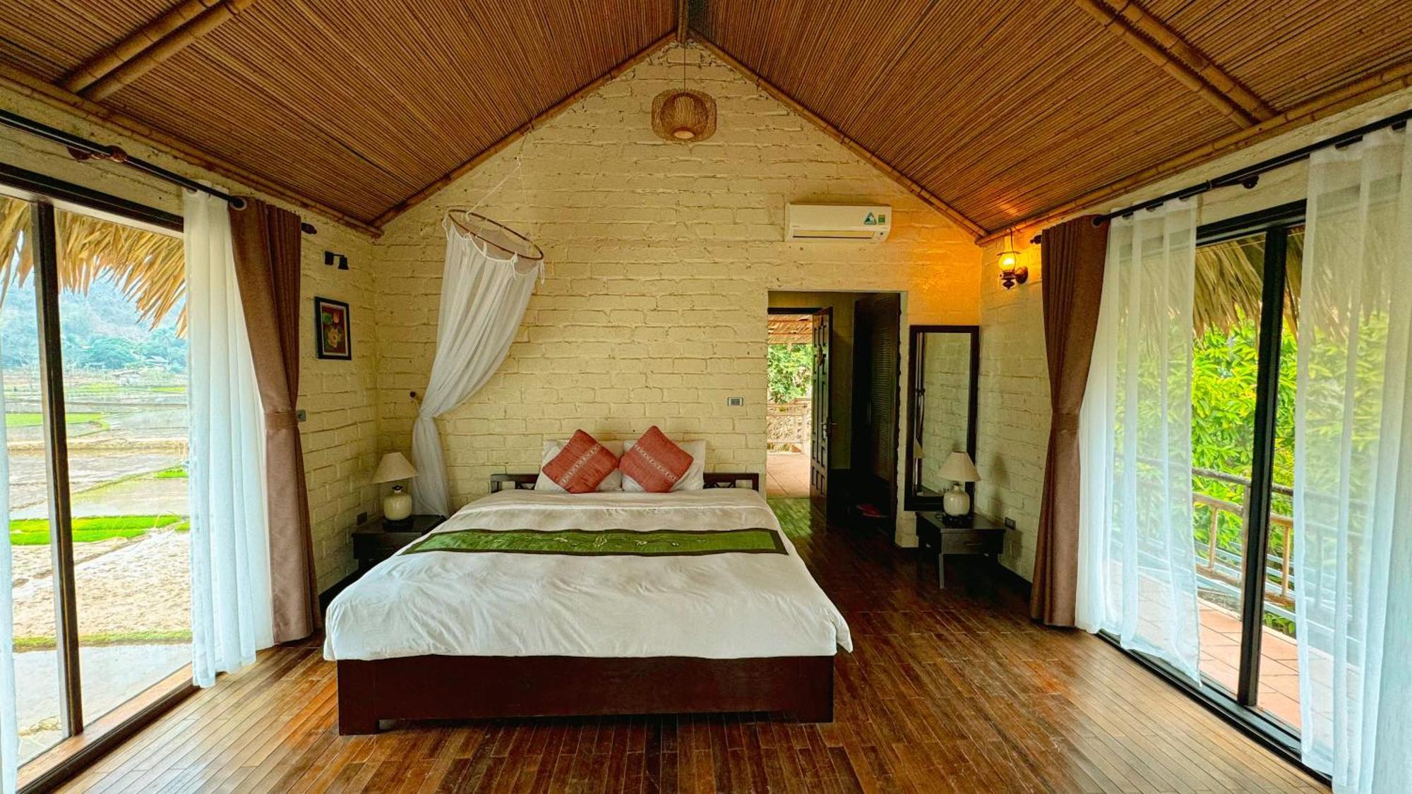 Executive Suite,1648071778:JPEG