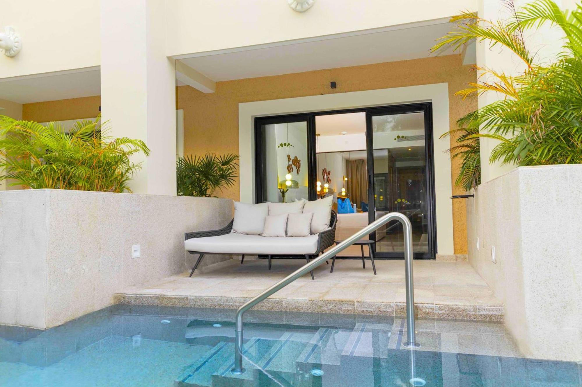 Junior Suite Swim-up,1650087237:JPEG