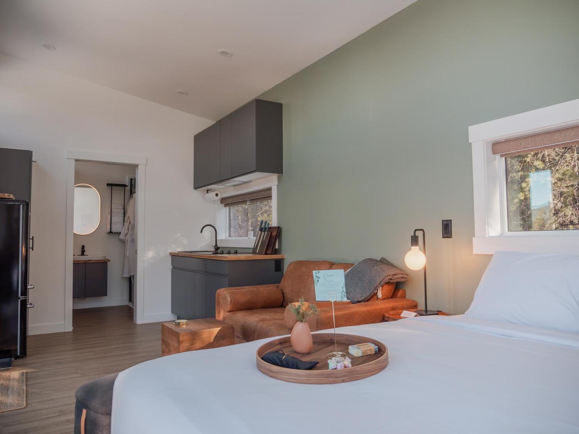 Deluxe Bungalow,1650746025:JPEG