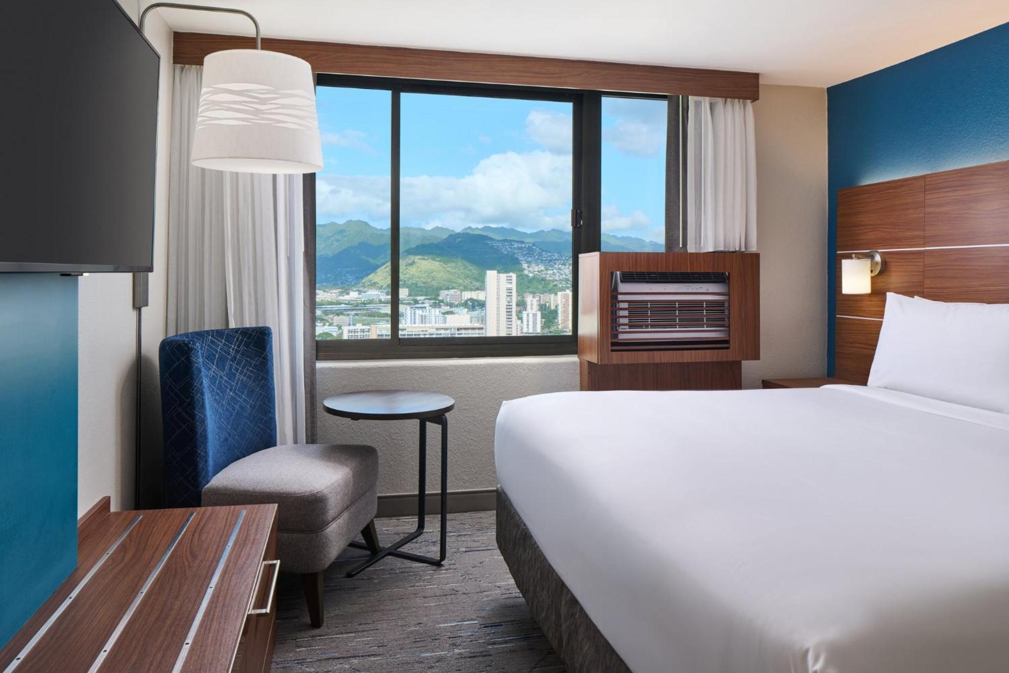 King Room Partial Ocean View Non-Smoking