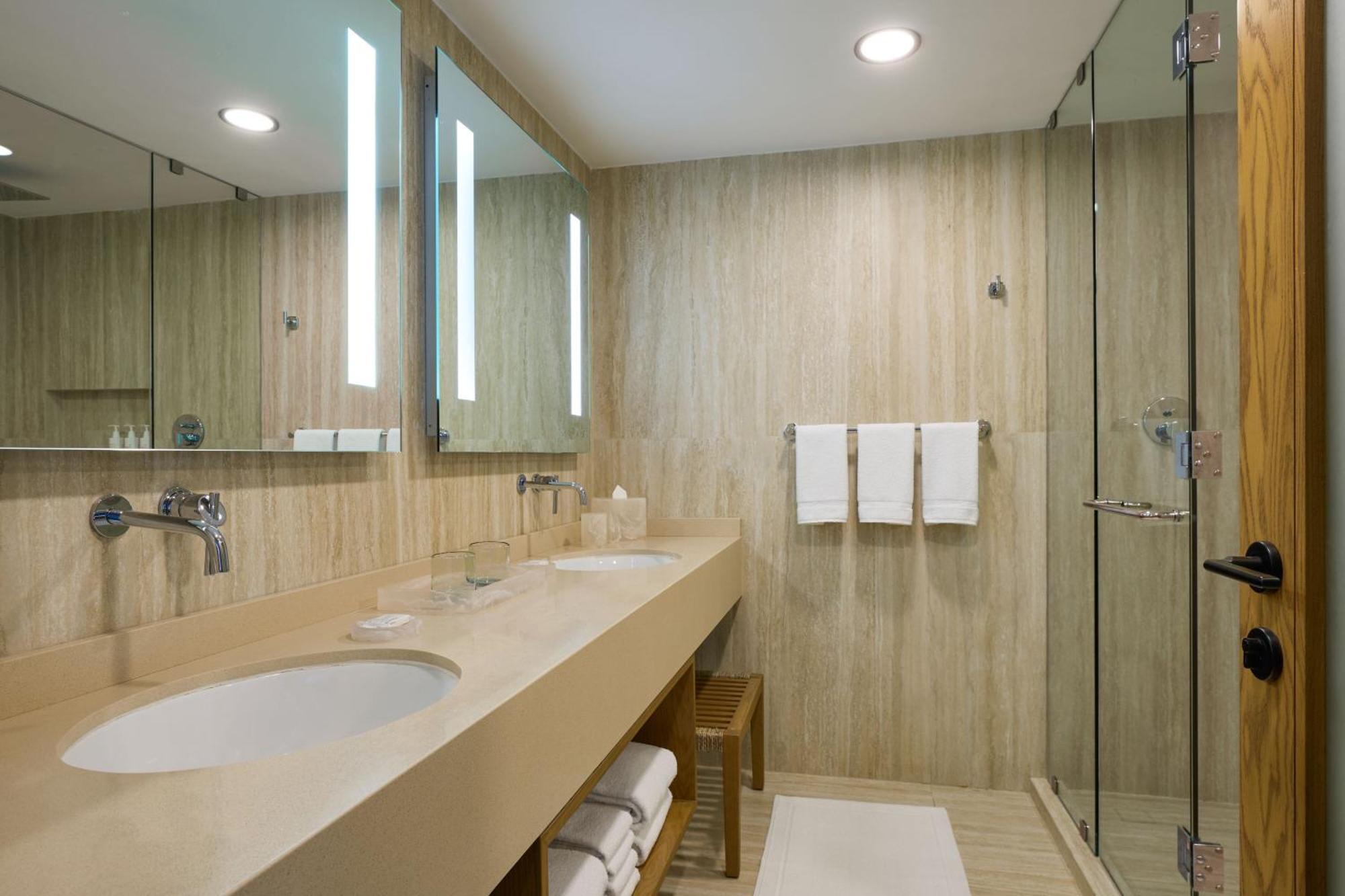 Executive Suite,1656182117:JPEG