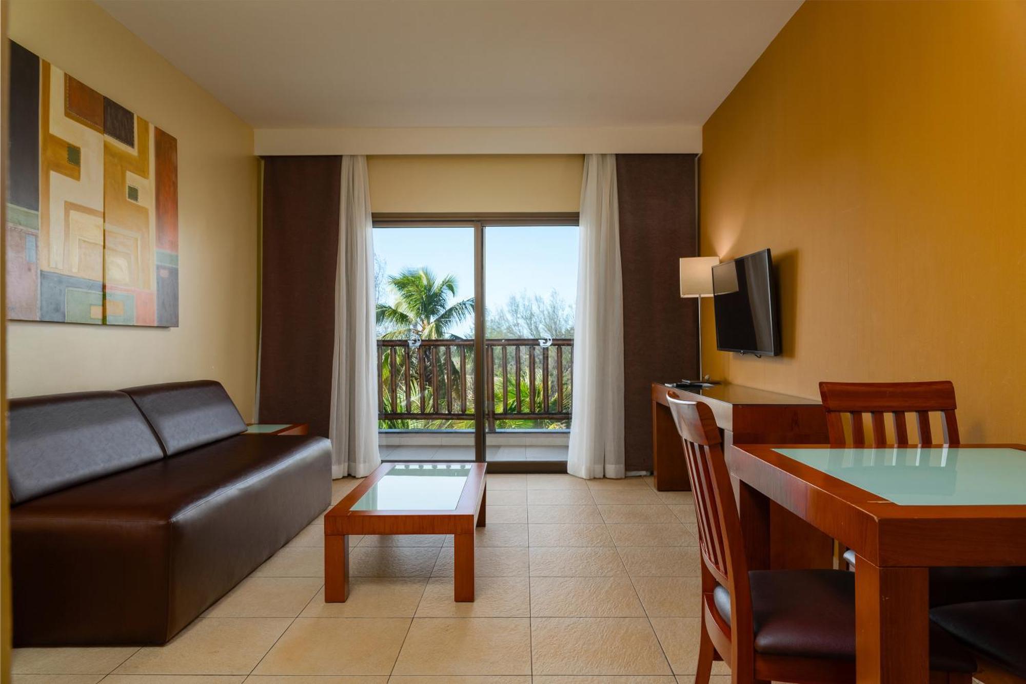 Suite,1656183781:JPEG