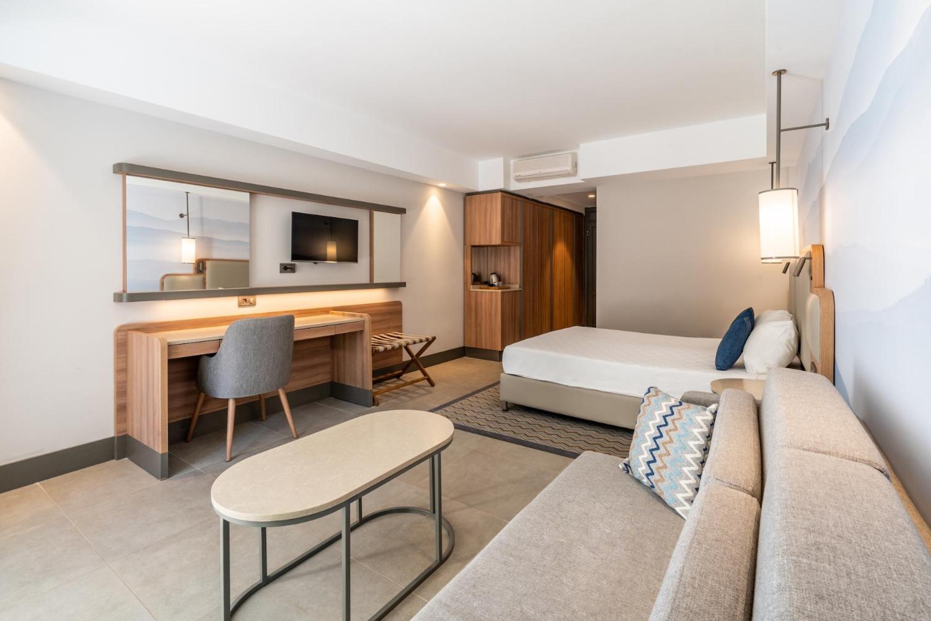 Swim Up Room,1656192157:JPEG