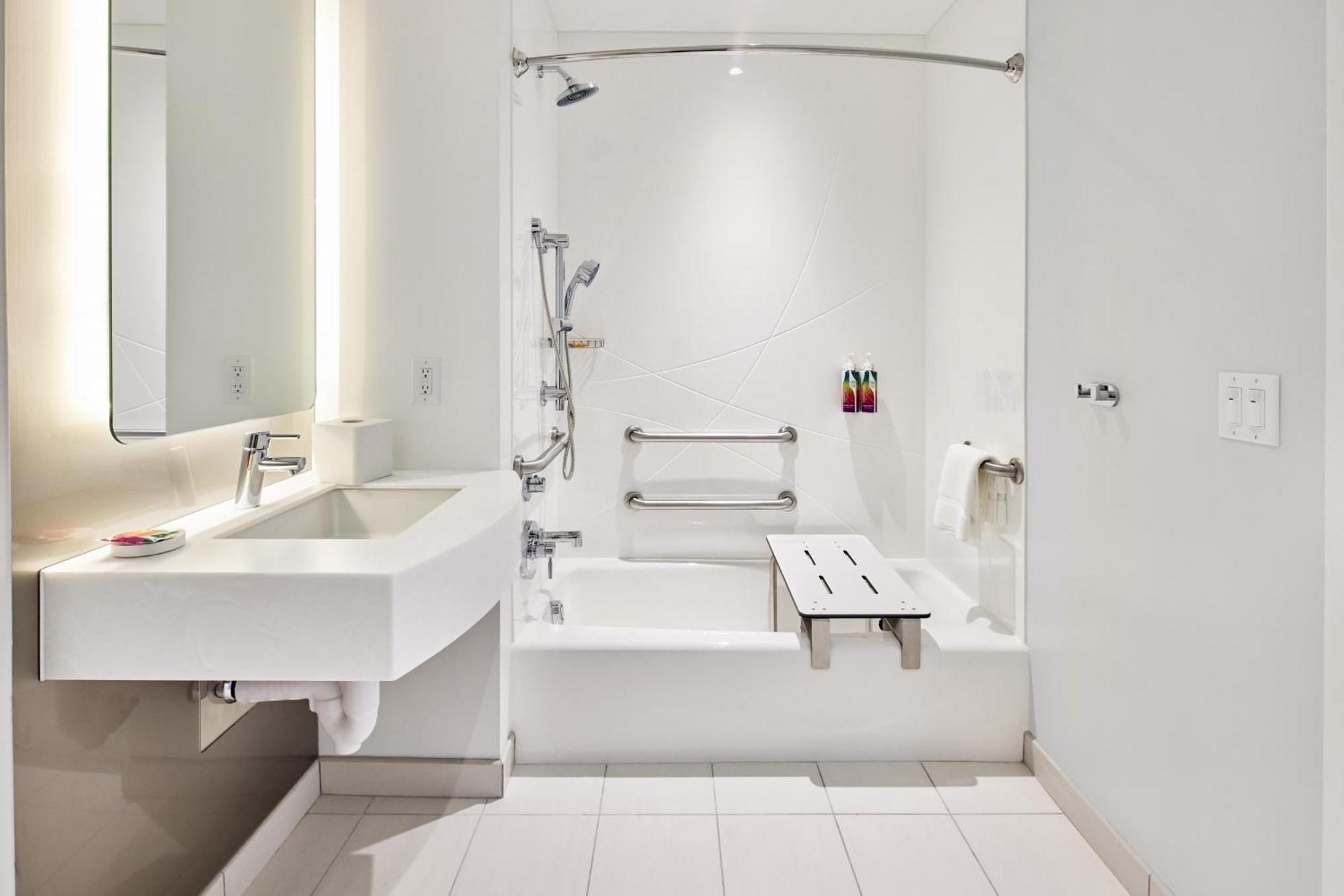 Mobility Accessible Pool View Standard Room, w/ADA tub (Includes Early Park Admission*)