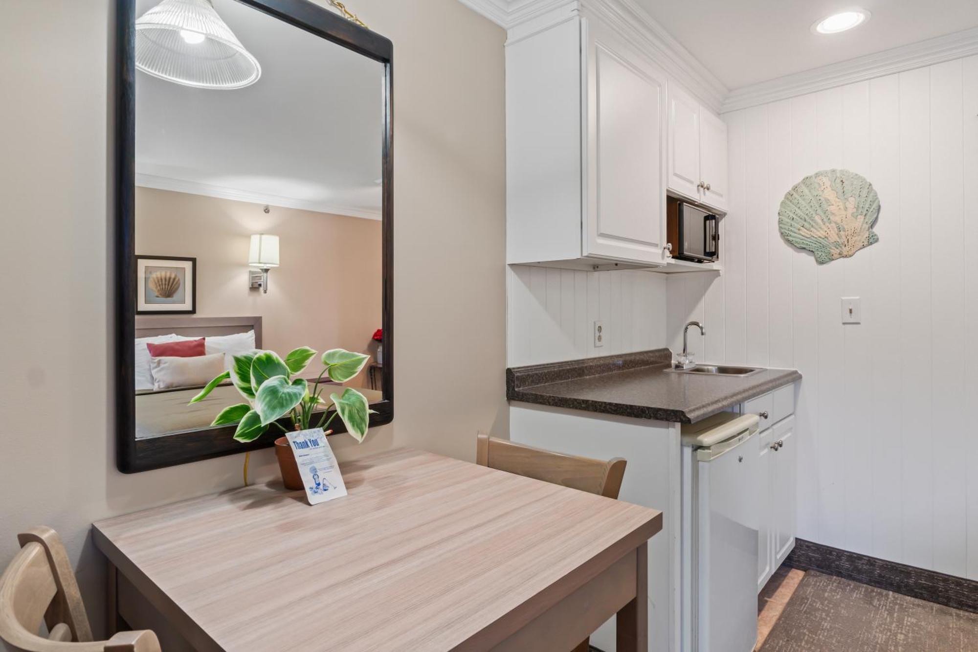 Deluxe Double Studio,1681781929:JPEG