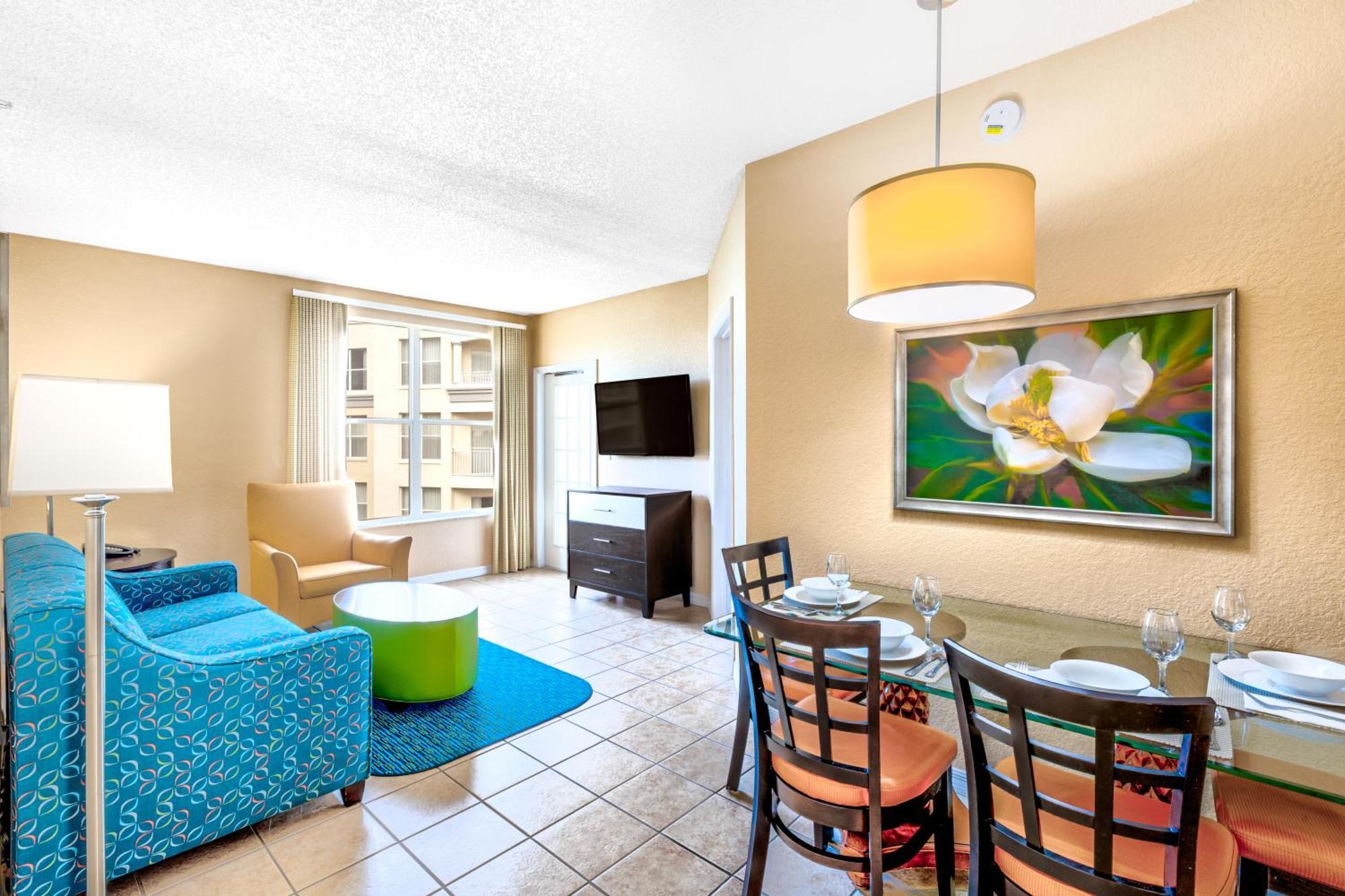 One-Bedroom Queen Suite with Sofa Bed,1660290838:JPEG