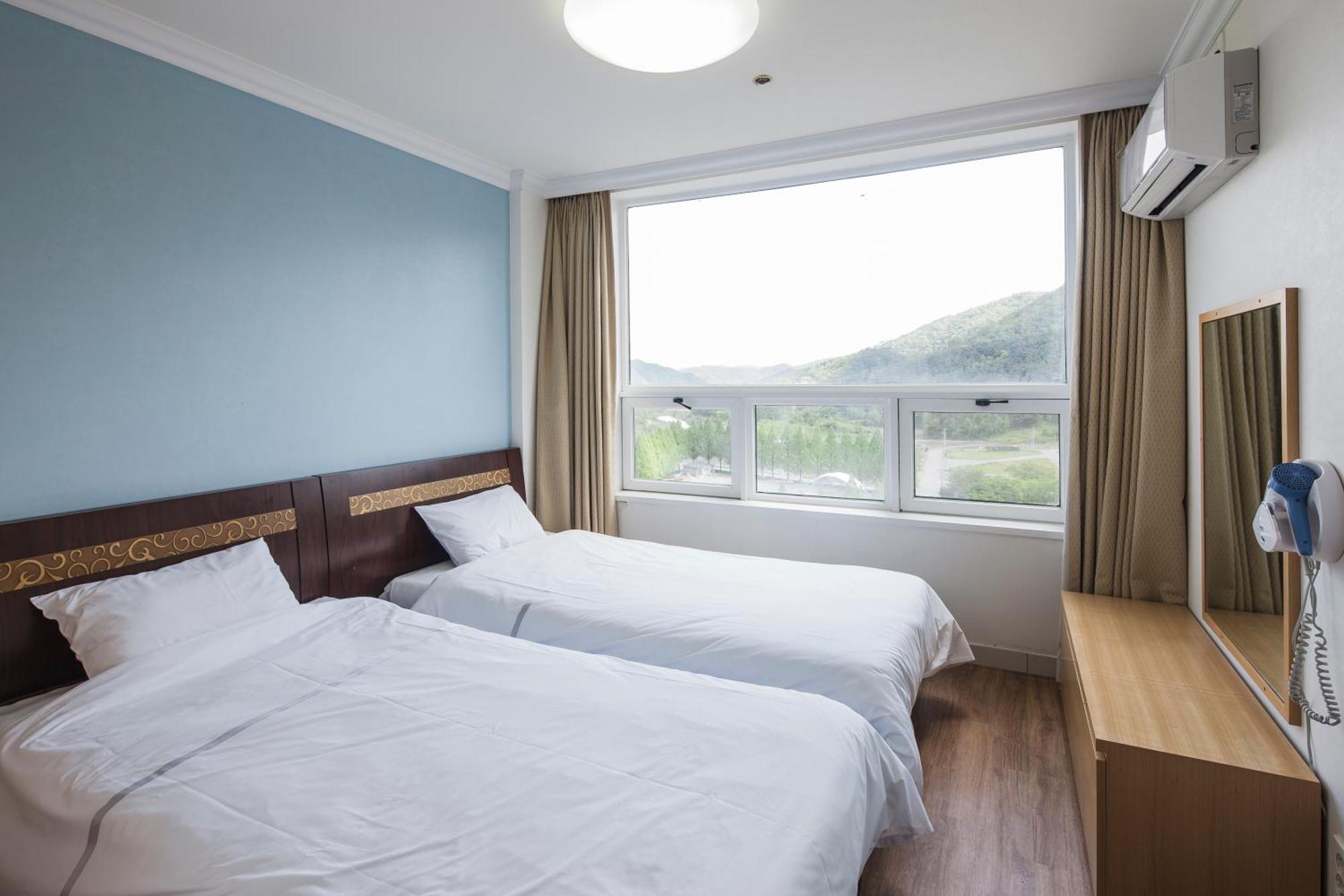 Family Deluxe with Breakfast for 2,1661664125:JPEG