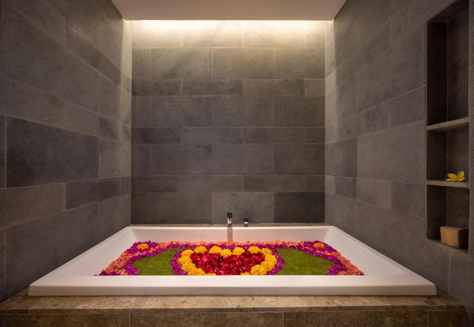 Luxury Suite King Garden View,1662485451:JPEG