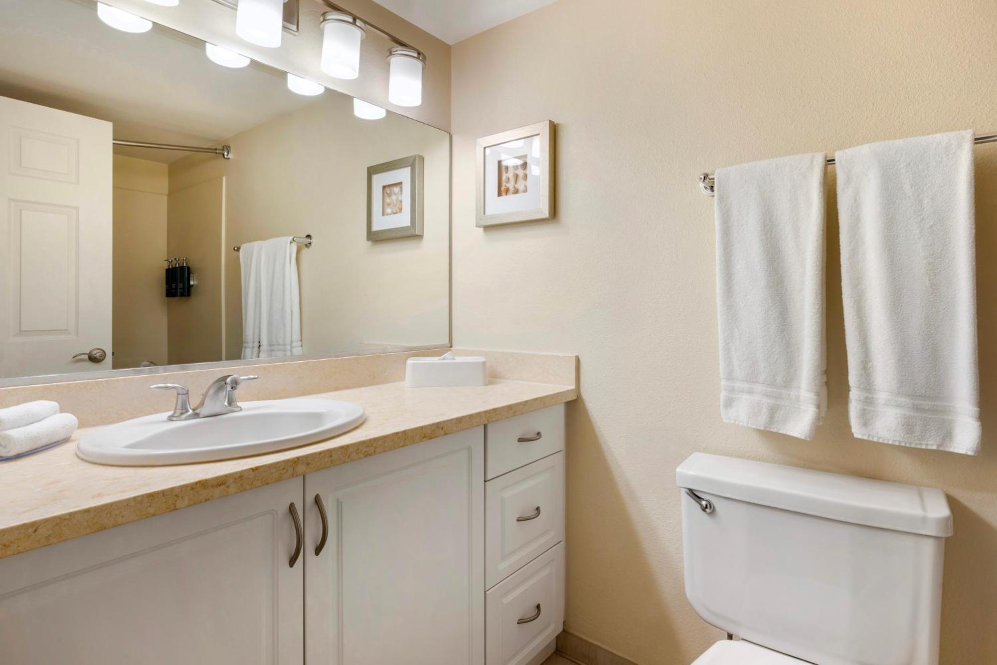 One-Bedroom King Suite with Balcony and Ocean View,1663757125:JPEG