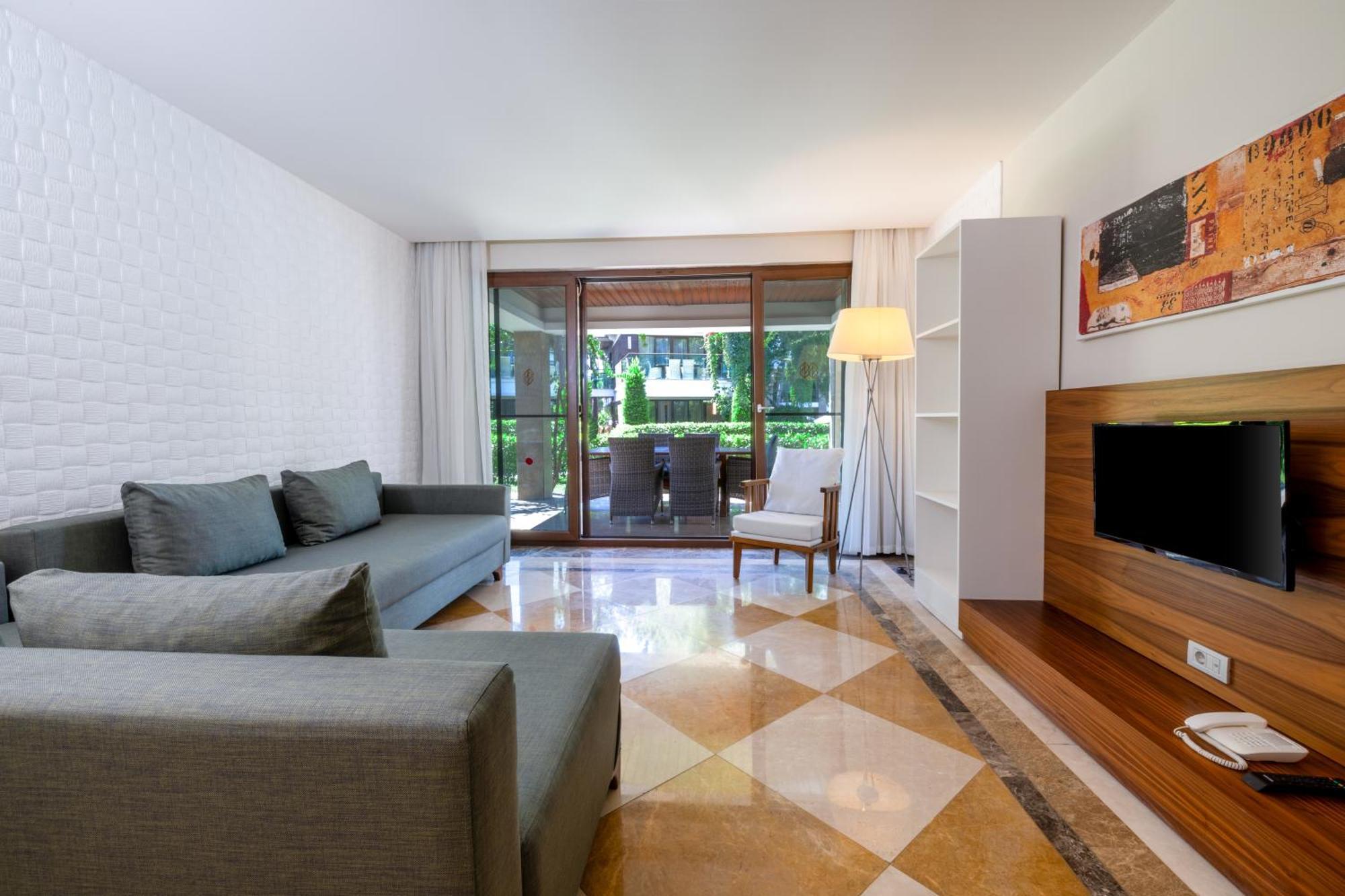 Lagoon Family Suite 4 Adults,1742844988:JPEG