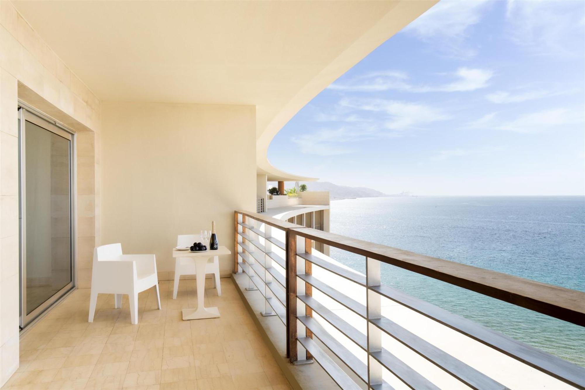 Sea View Executive Deluxe Suite (King Size Bed)