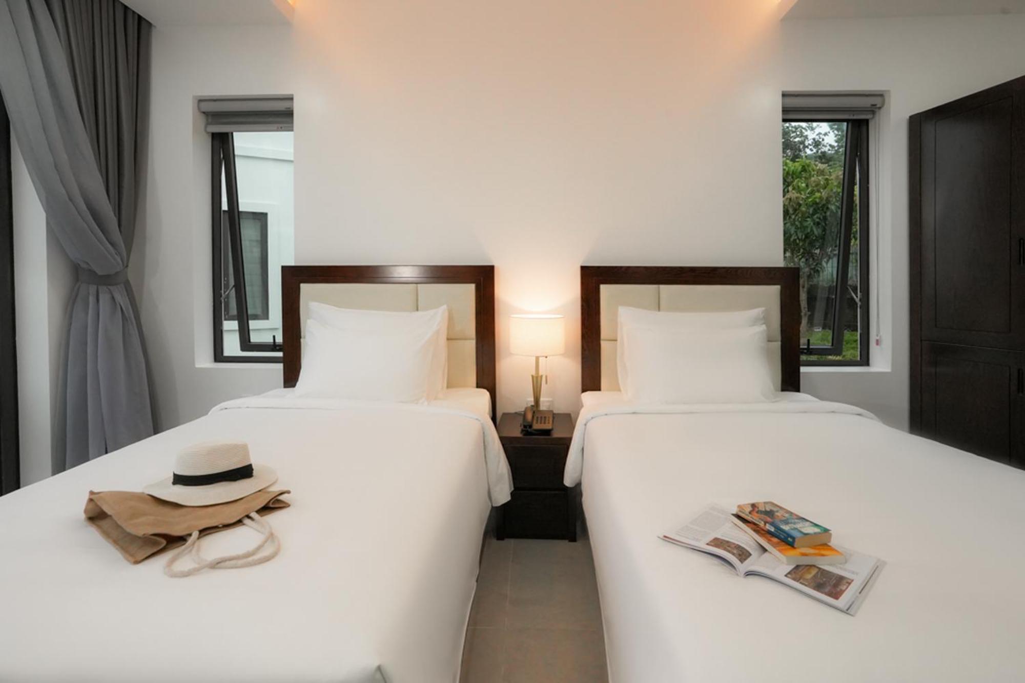 Twin Room with Pool View