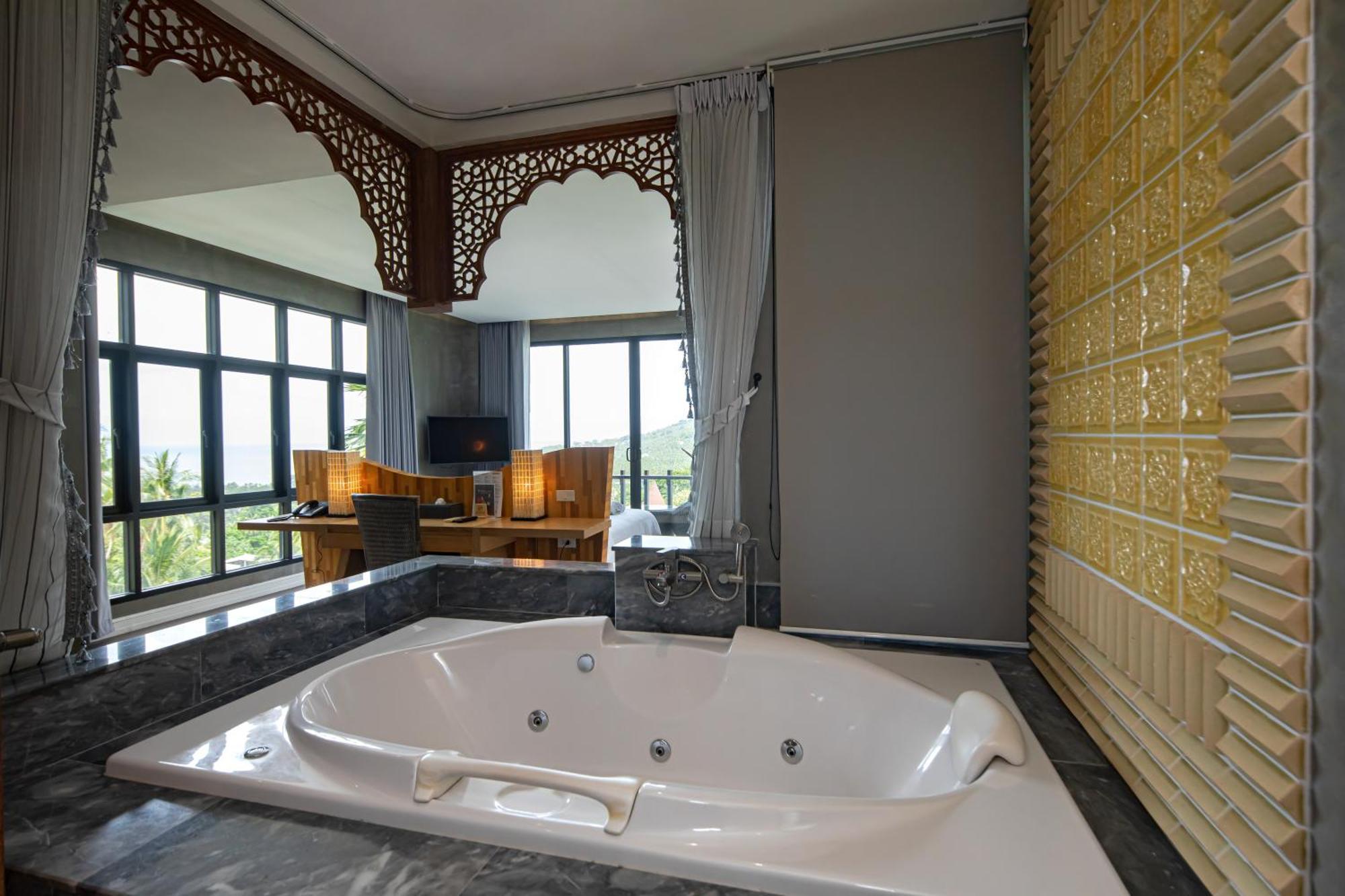 Honeymoon Suite with Bath Tub,1669856570:JPEG