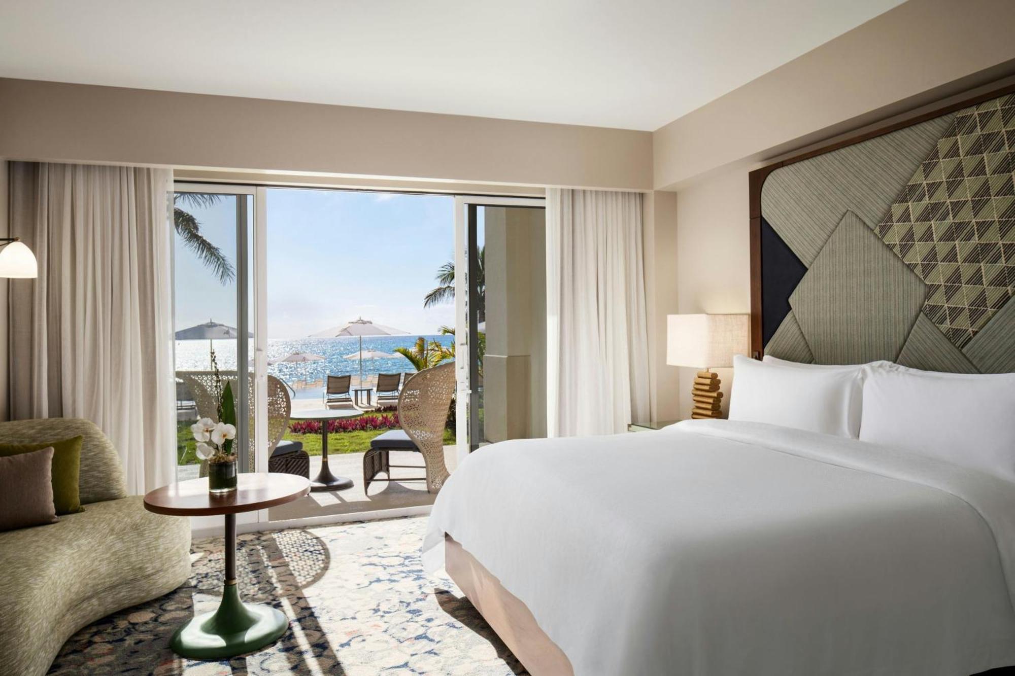 Grand Luxe Oceanfront Guest room 1 King Balcony,1670845468:JPEG
