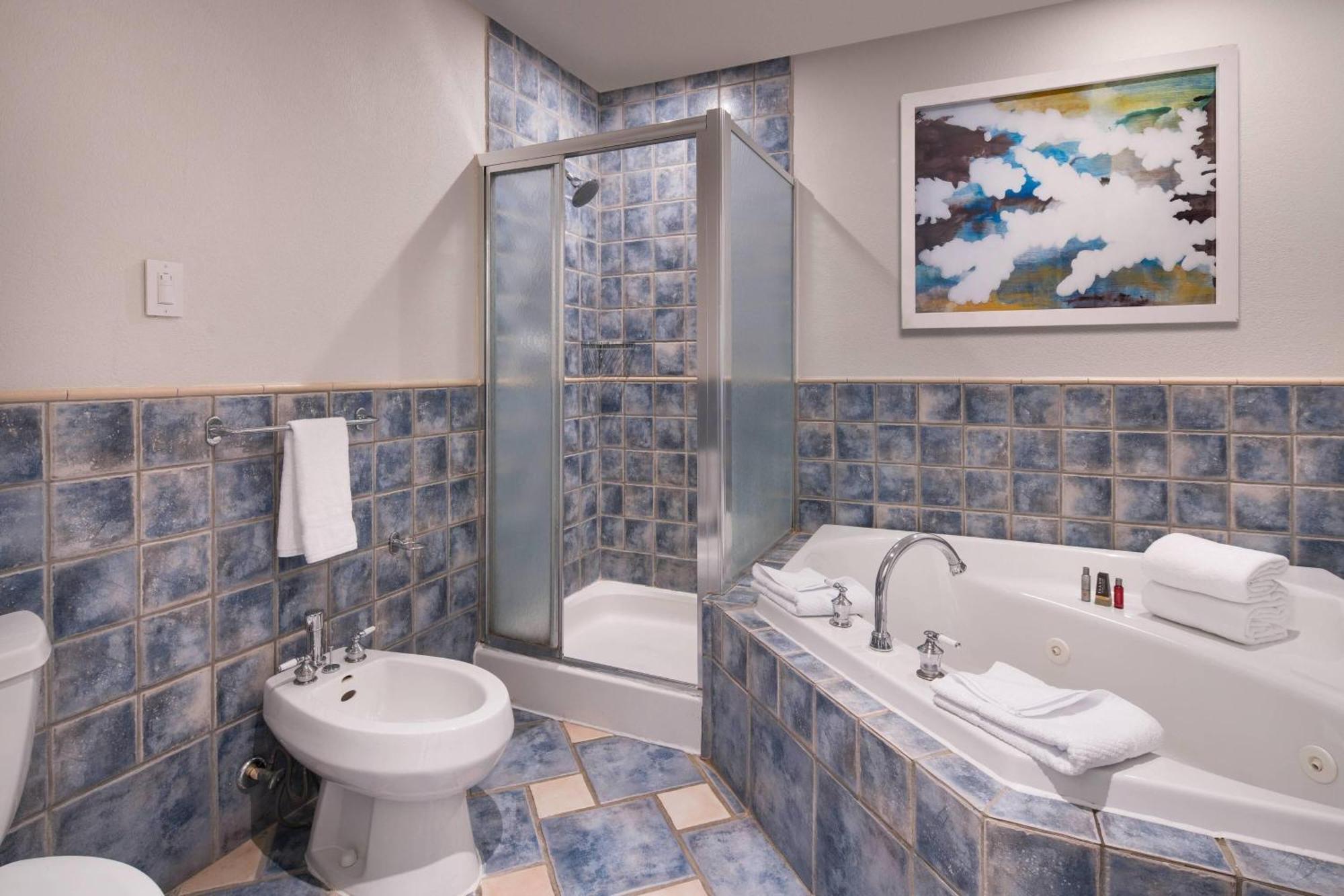 1 Bedroom Suite, 1 King Bed, Resort view, Whirlpool,1671875691:JPEG