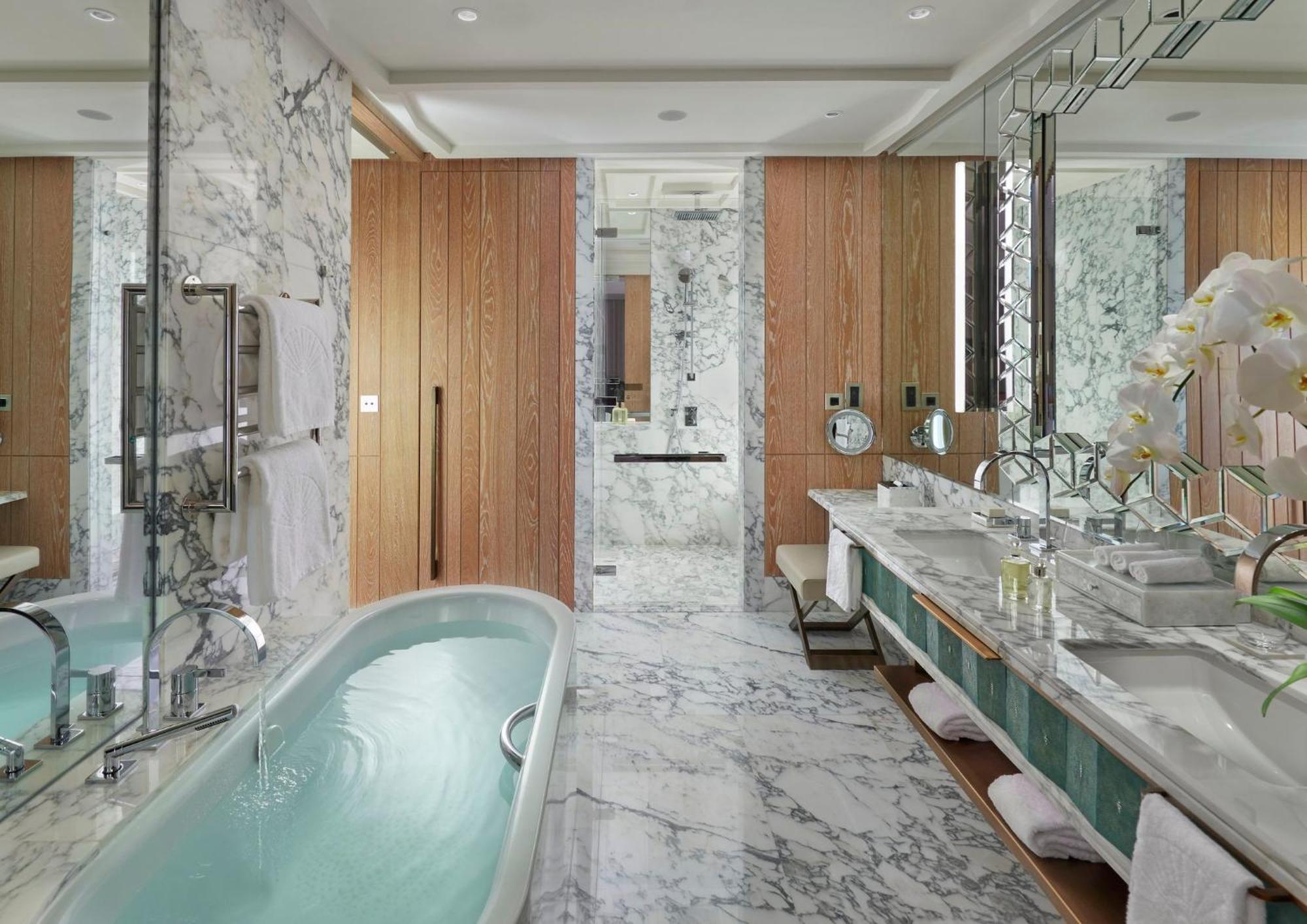 Deluxe Skyline View King Room,1671907264:JPEG