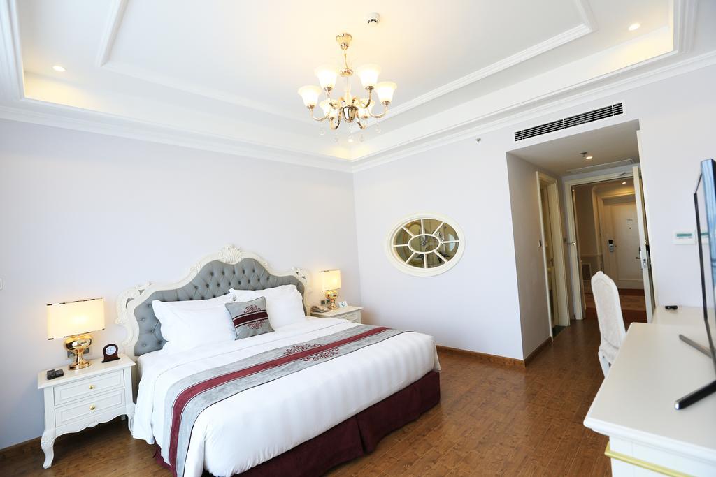 Deluxe King Bed,705117871:JPEG