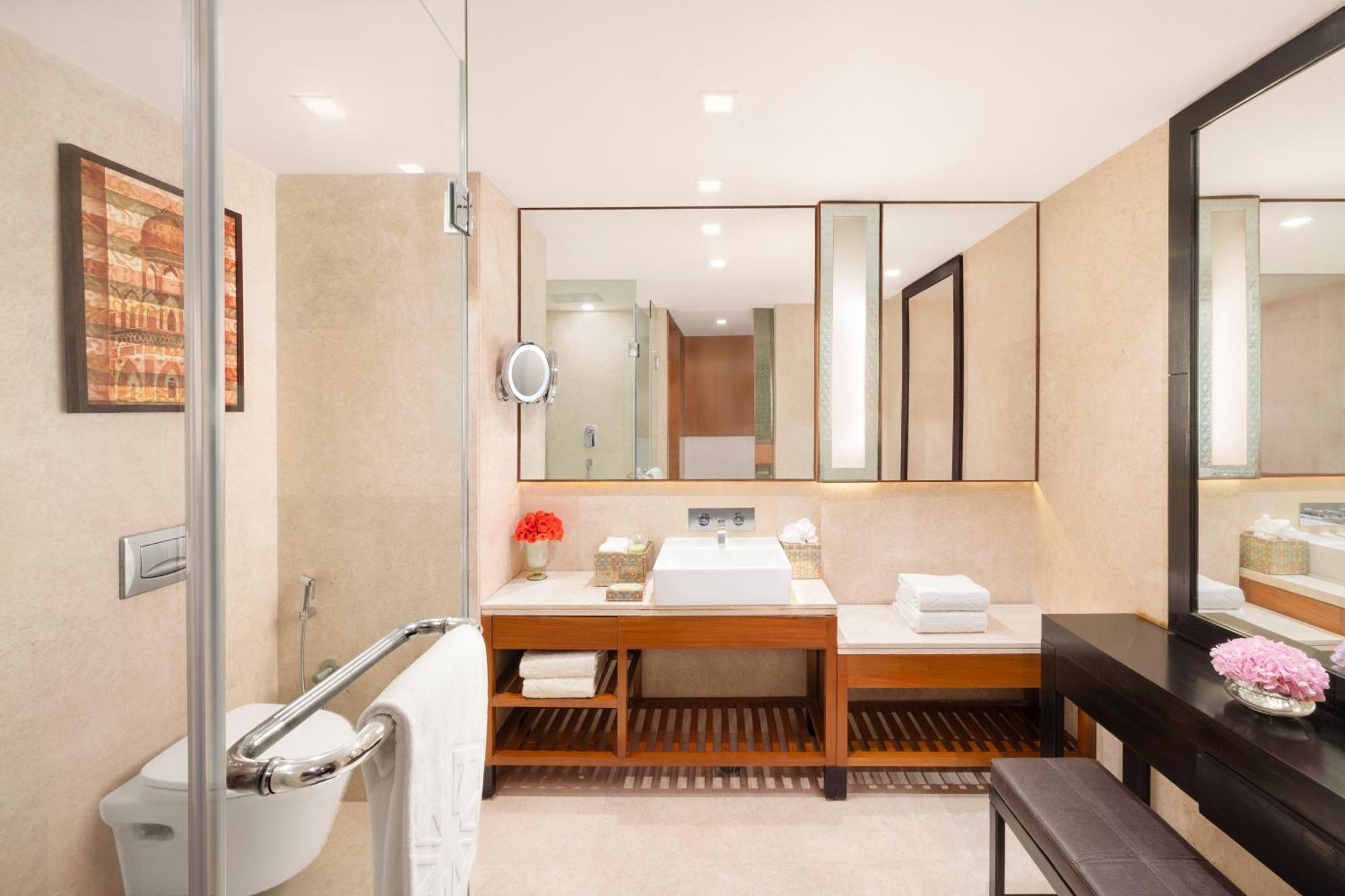 Deluxe Room Twin Bed Enjoy Happy Hours 11 on Alcoholic Beverage,1673655179:JPEG