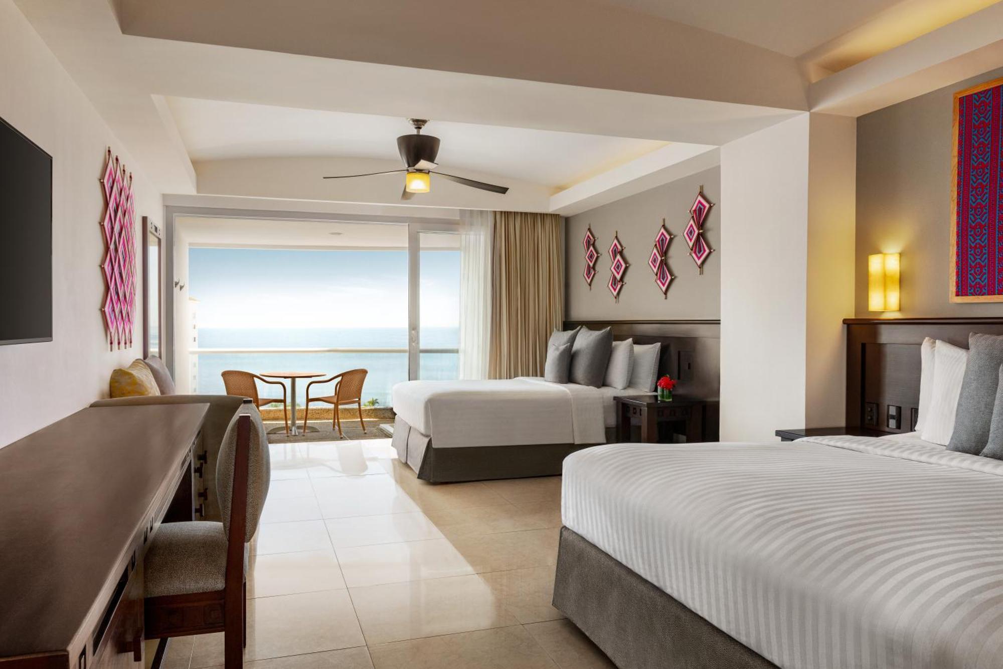 Suite Junior con 2 camas dobles y vistas al mar
