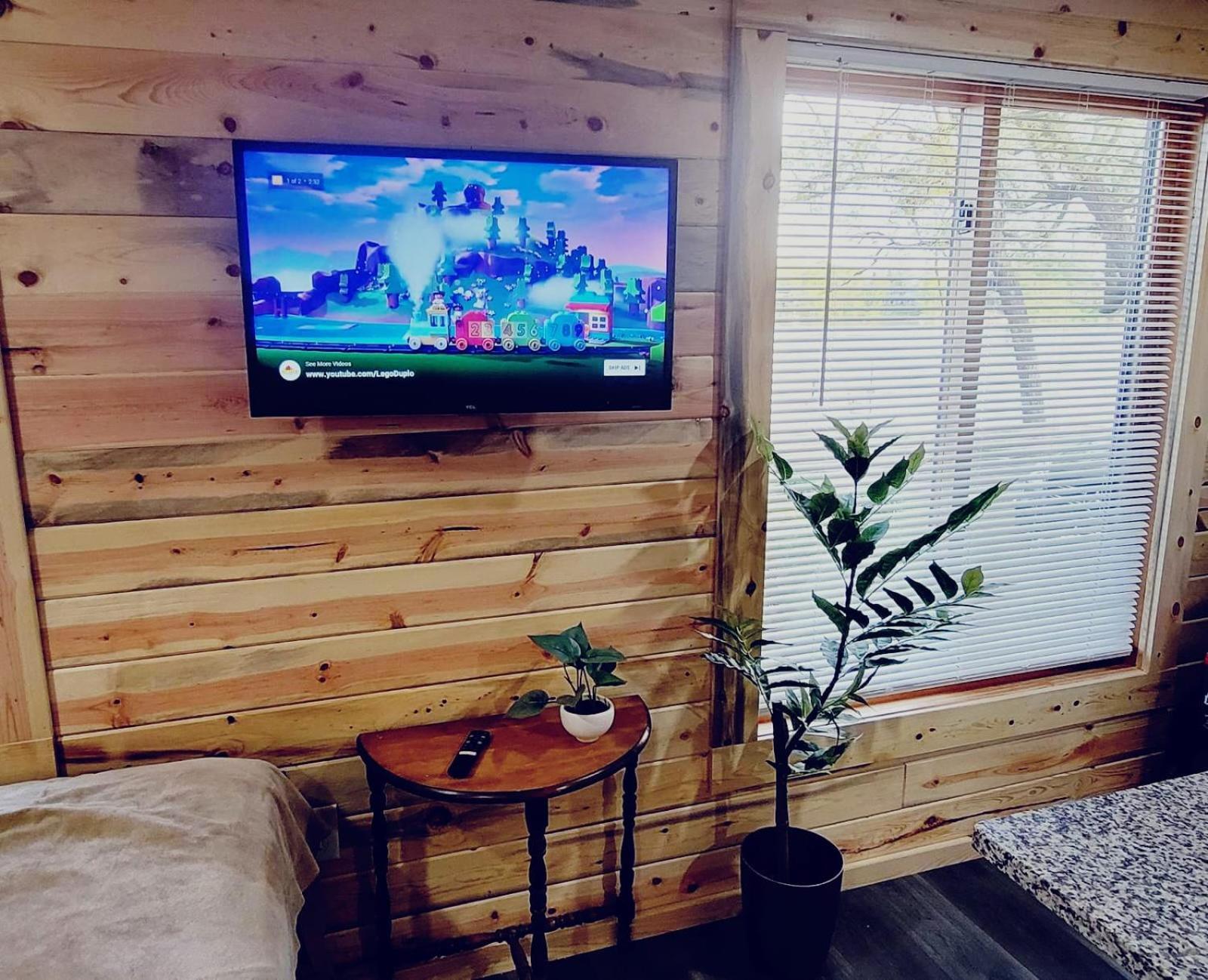 Family Room with Lake View,1678125422:JPEG