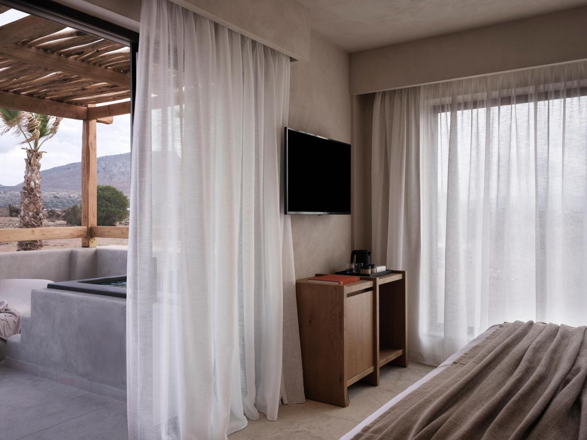 Comfort Room with Jacuzzi,1683816719:JPEG