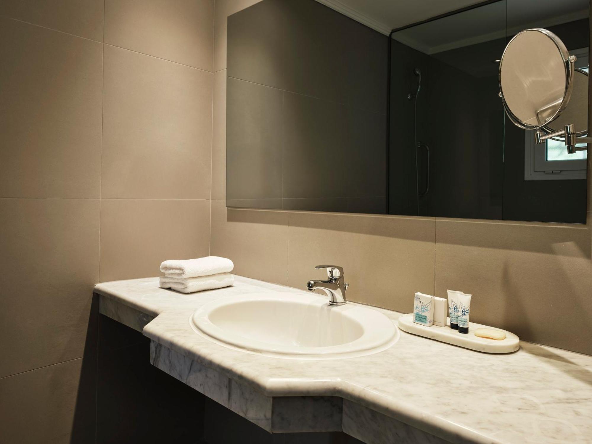 Bungalow with Garden View