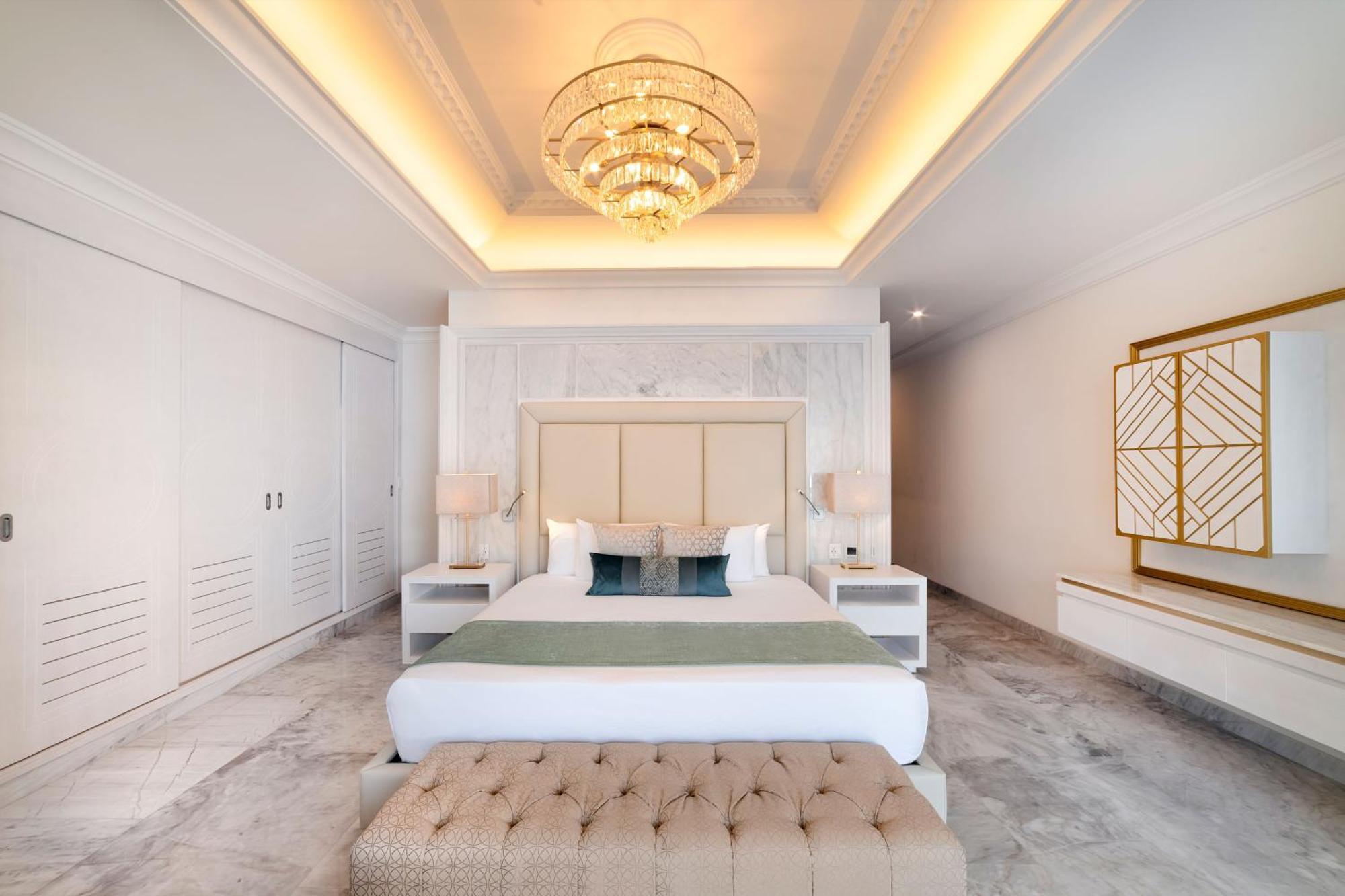 Mansion Jacuzzi Suites,1689826018:JPEG