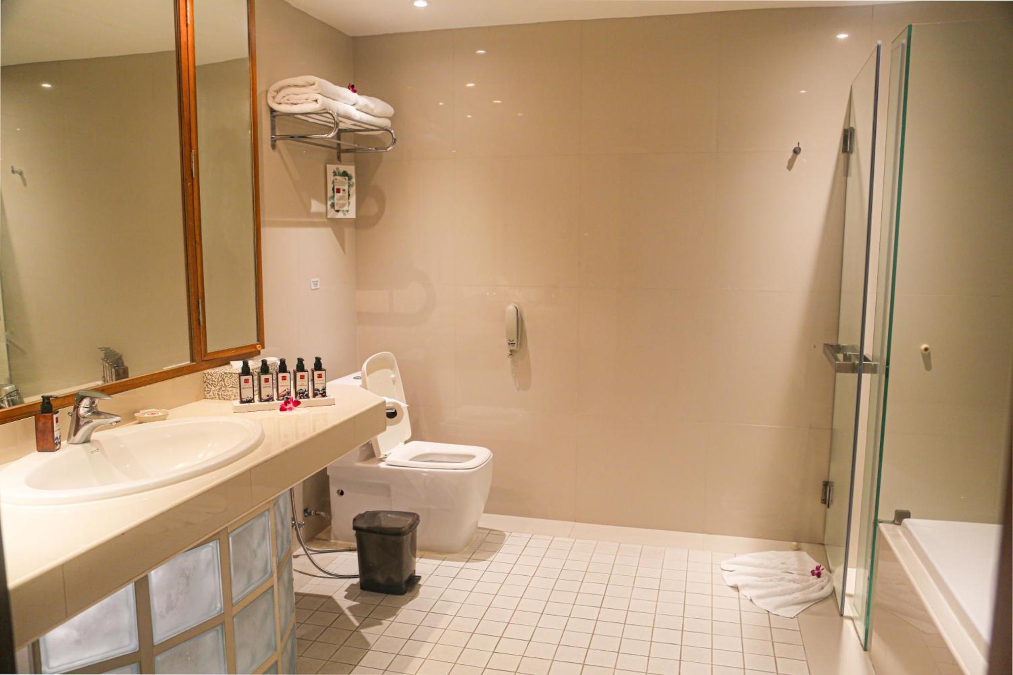 Royale Wing Suite