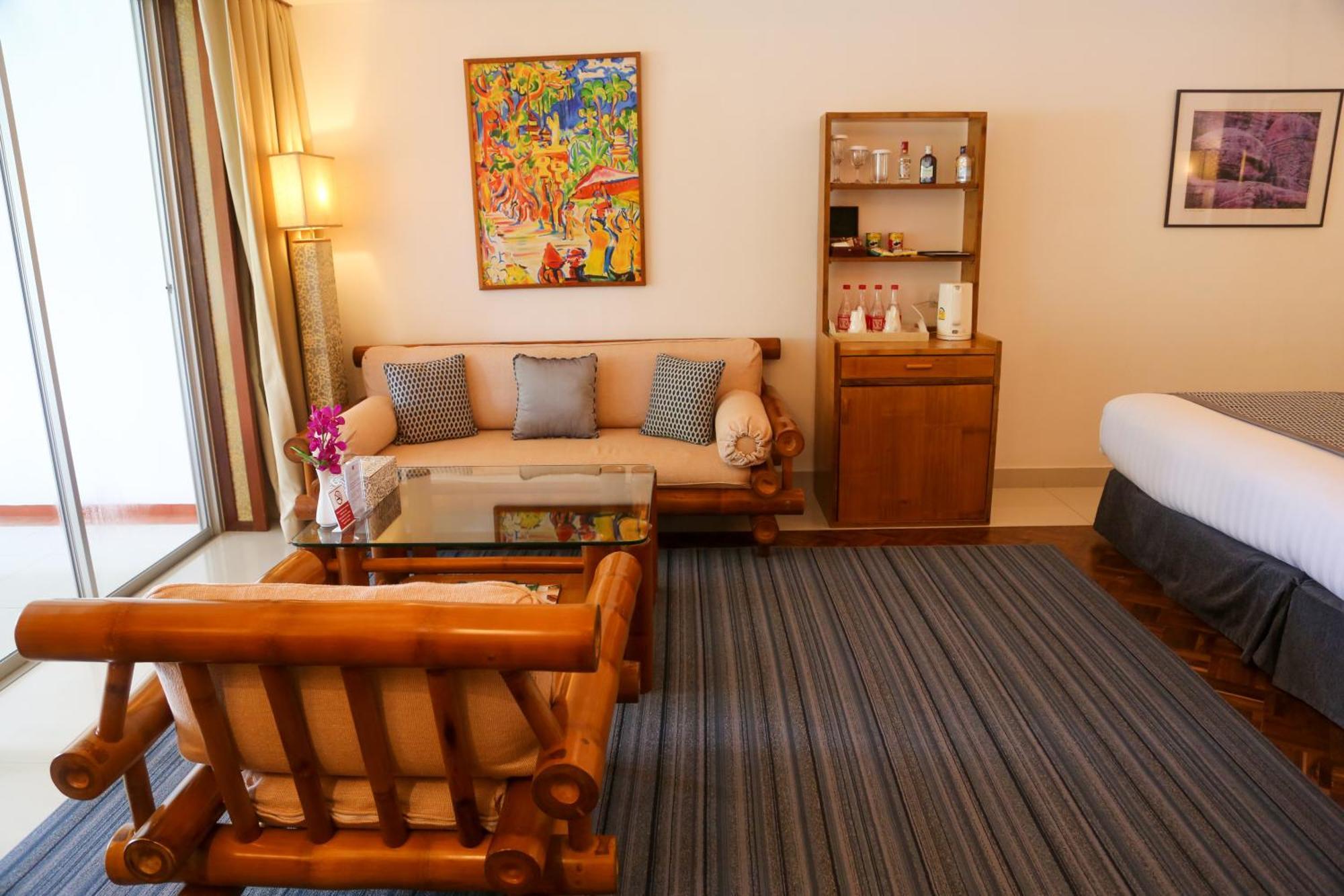 Royale Wing Suite