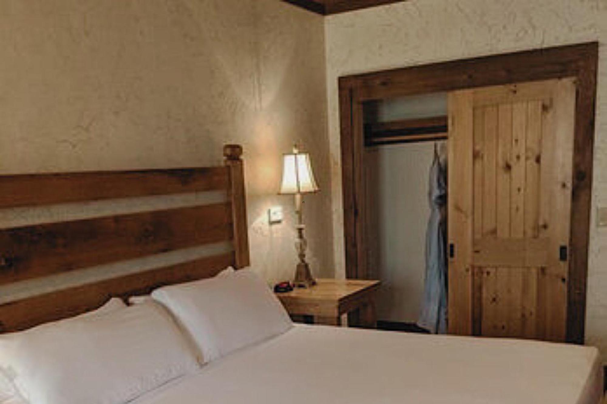 Studio,1695600629:JPEG