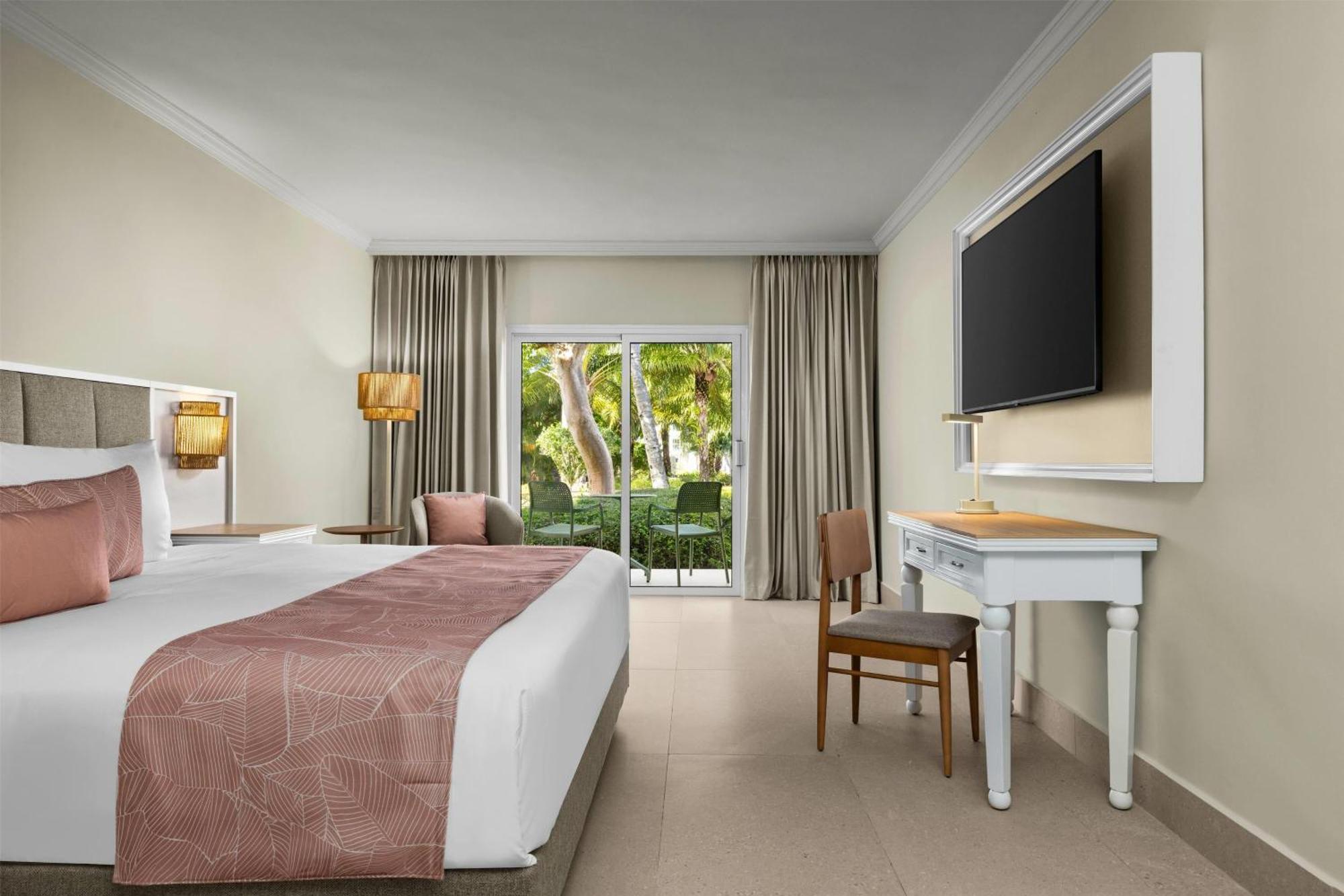 Club King Room with Tropical View,1697953627:JPEG